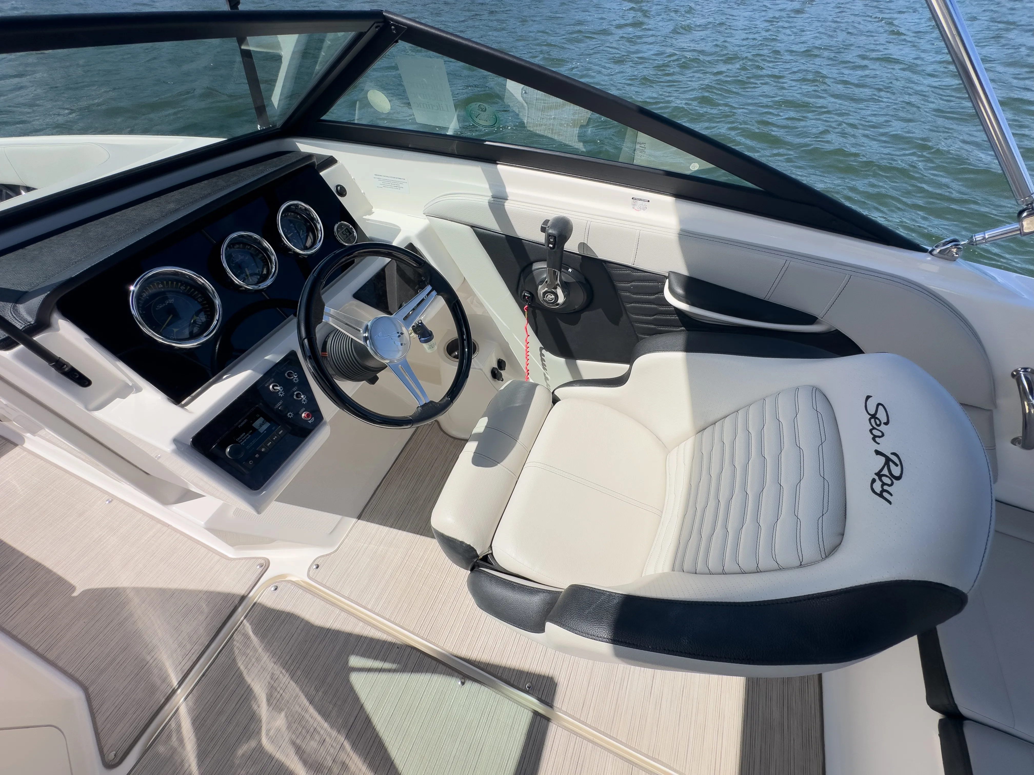 2022 Sea Ray SPX 190 OB Image Thumbnail #17