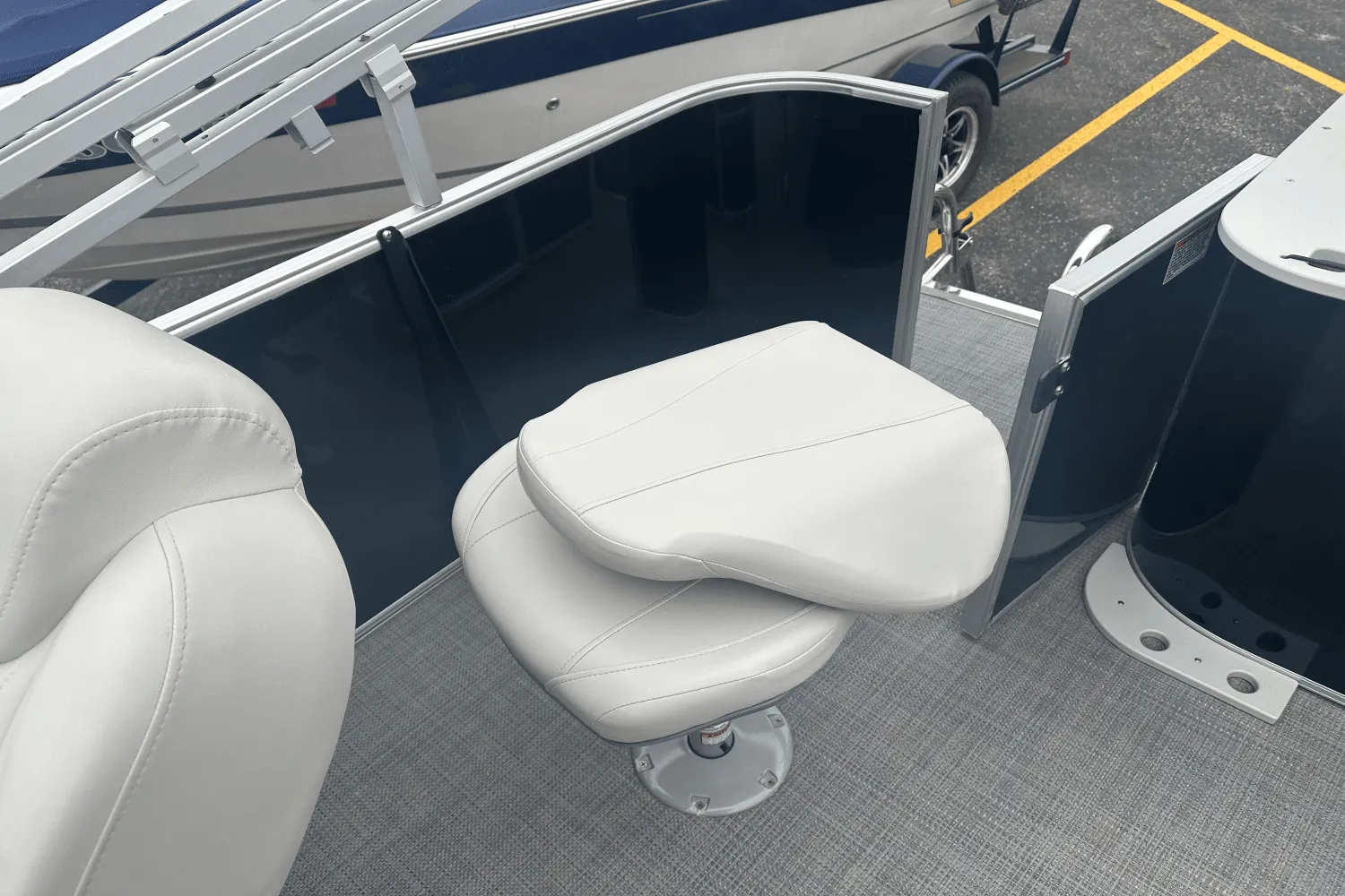 2023 Sylvan 8520 MIRAGE PF Image Thumbnail #13