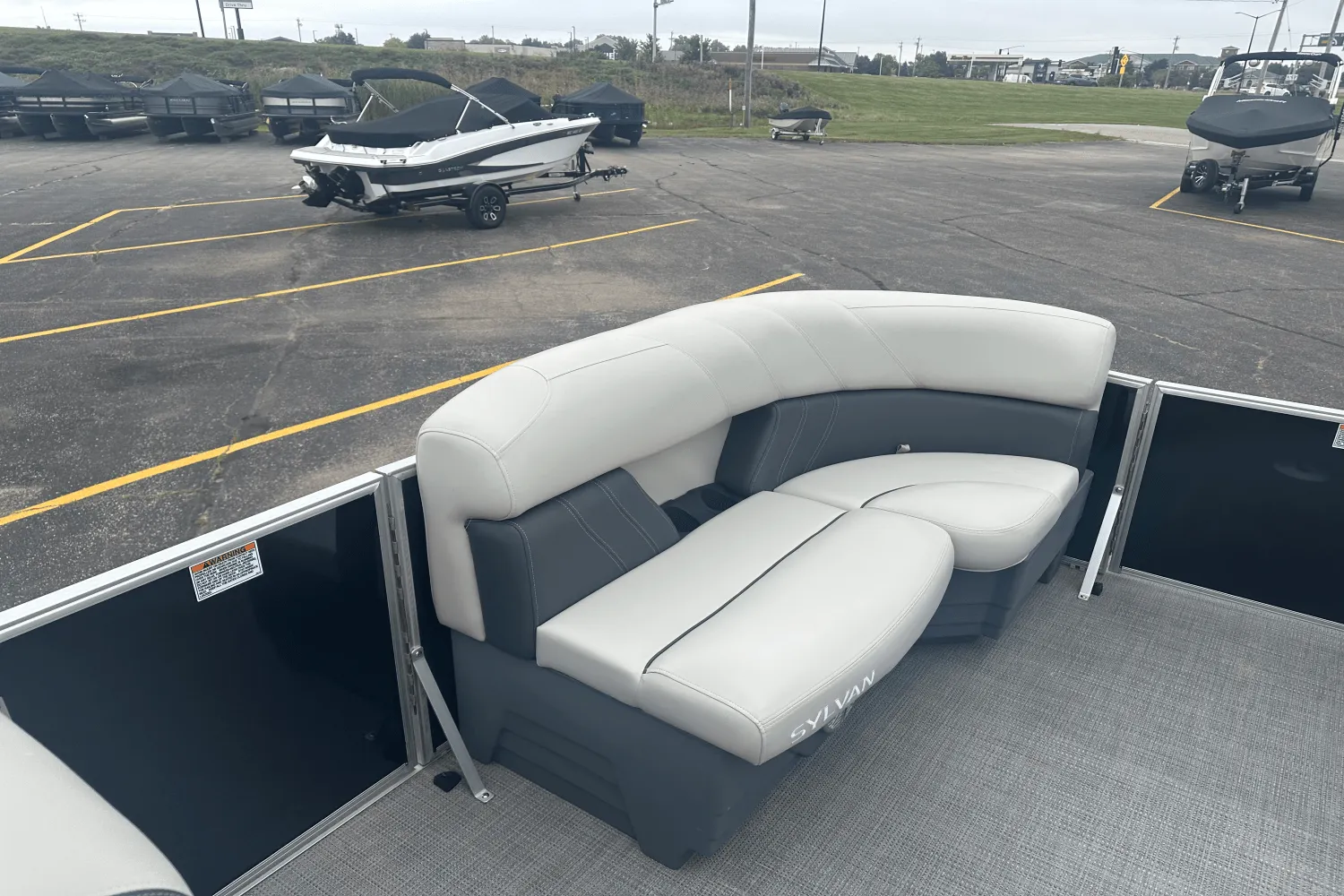 2023 Sylvan 8520 MIRAGE PF Image Thumbnail #4