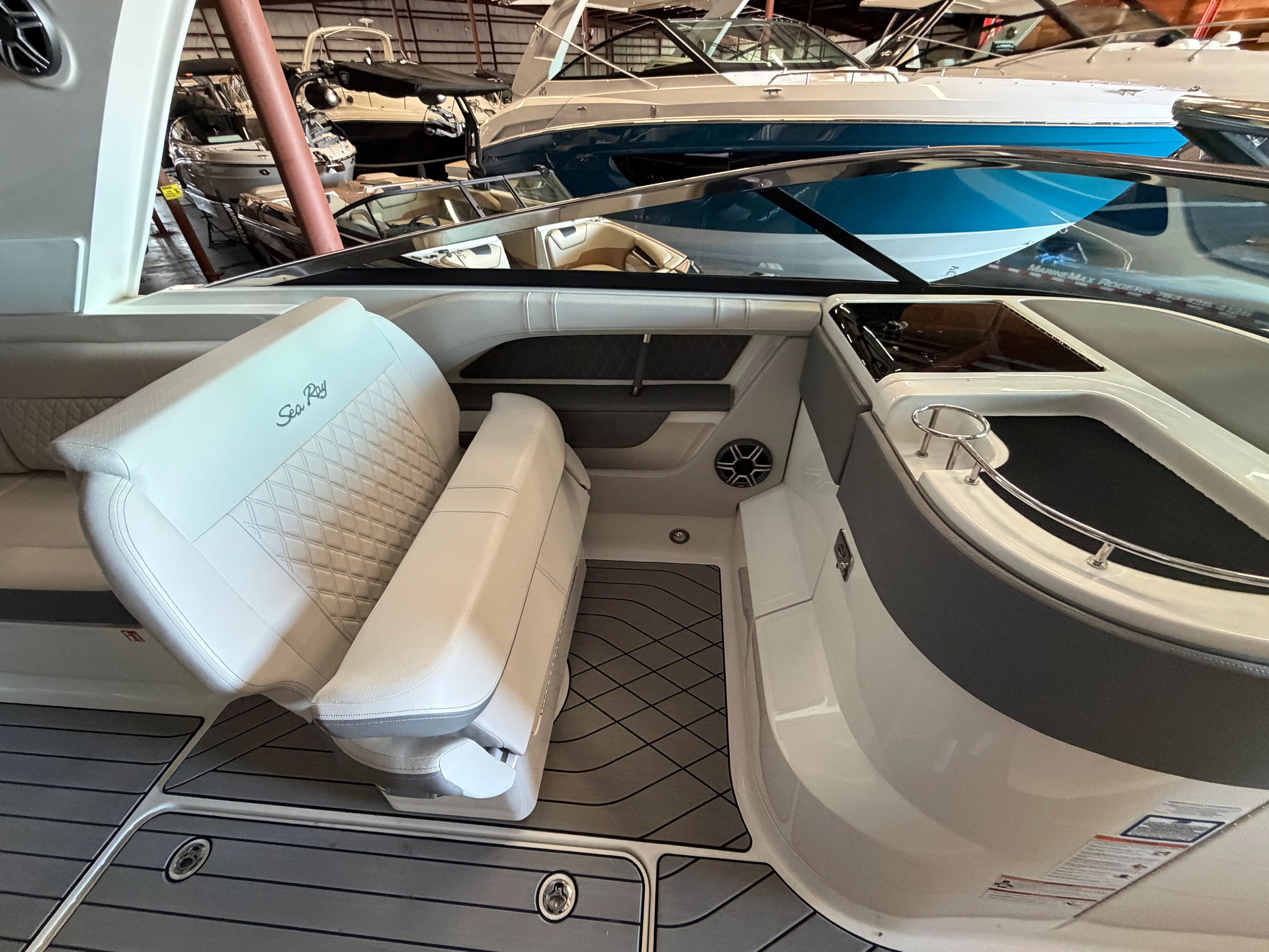 2026 Sea Ray SLX 310 Image Thumbnail #29