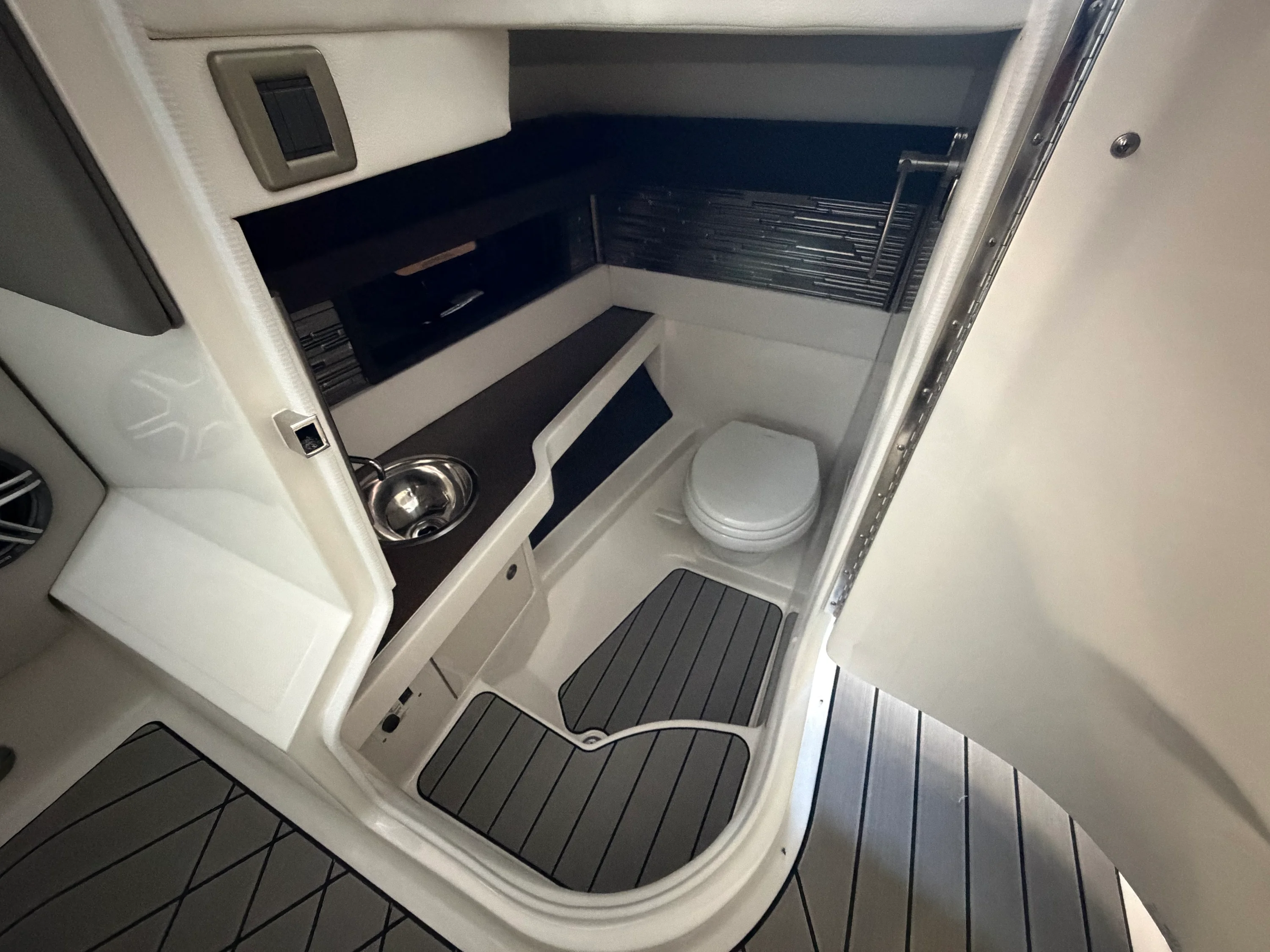 2026 Sea Ray SLX 310 Image Thumbnail #31