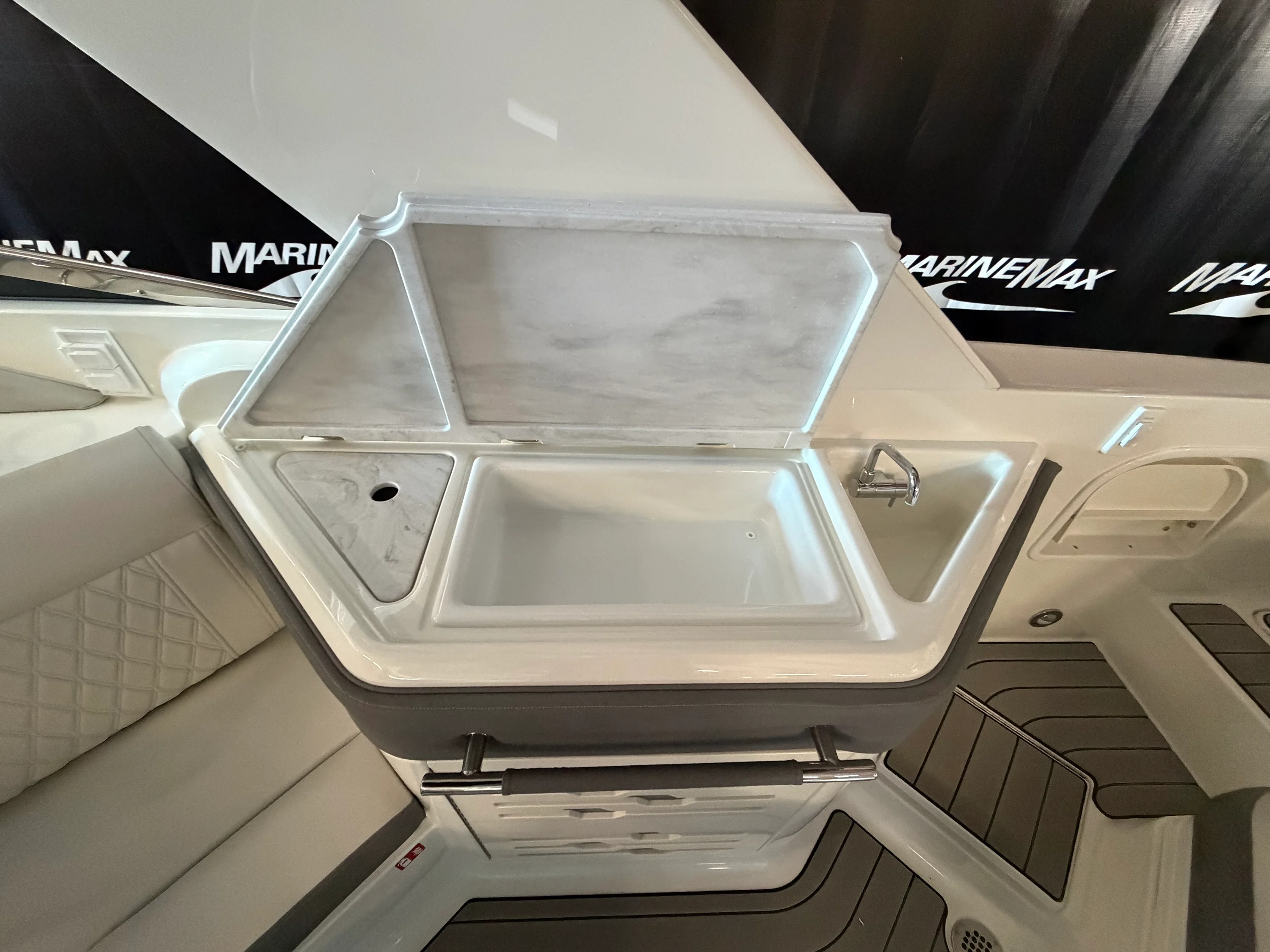 2026 Sea Ray SLX 310 Image Thumbnail #18