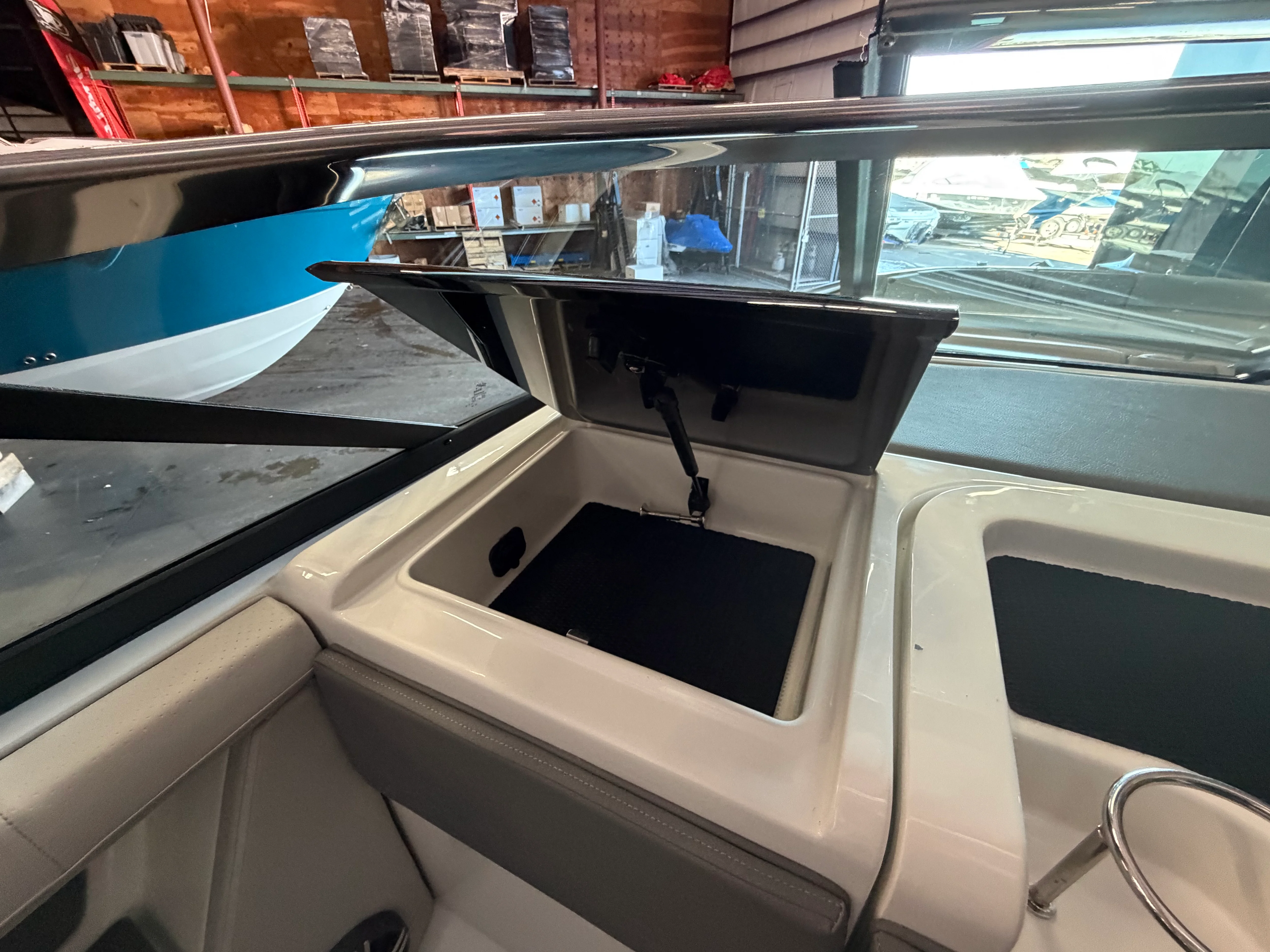 2026 Sea Ray SLX 310 Image Thumbnail #30