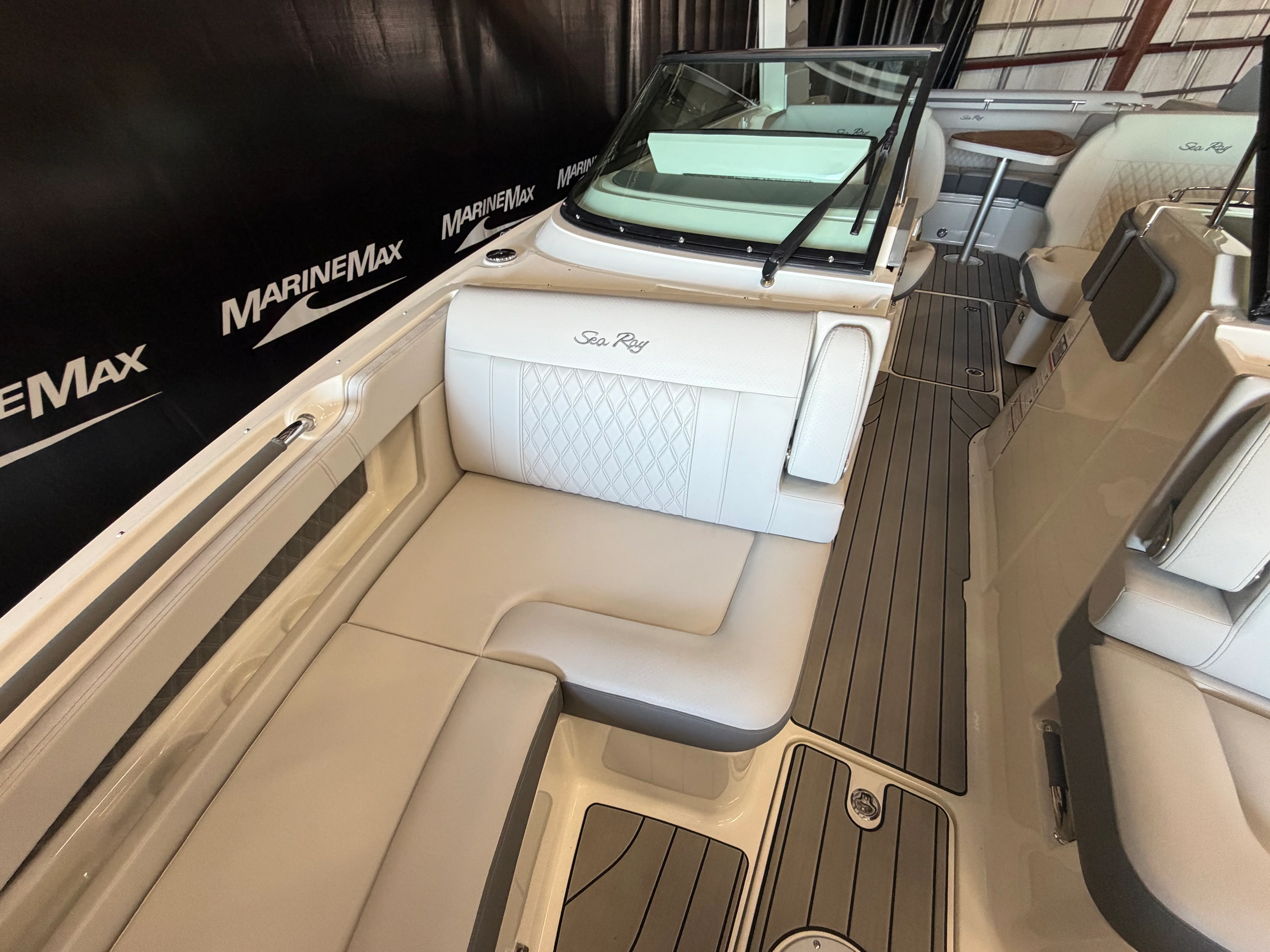 2026 Sea Ray SLX 310 Image Thumbnail #37