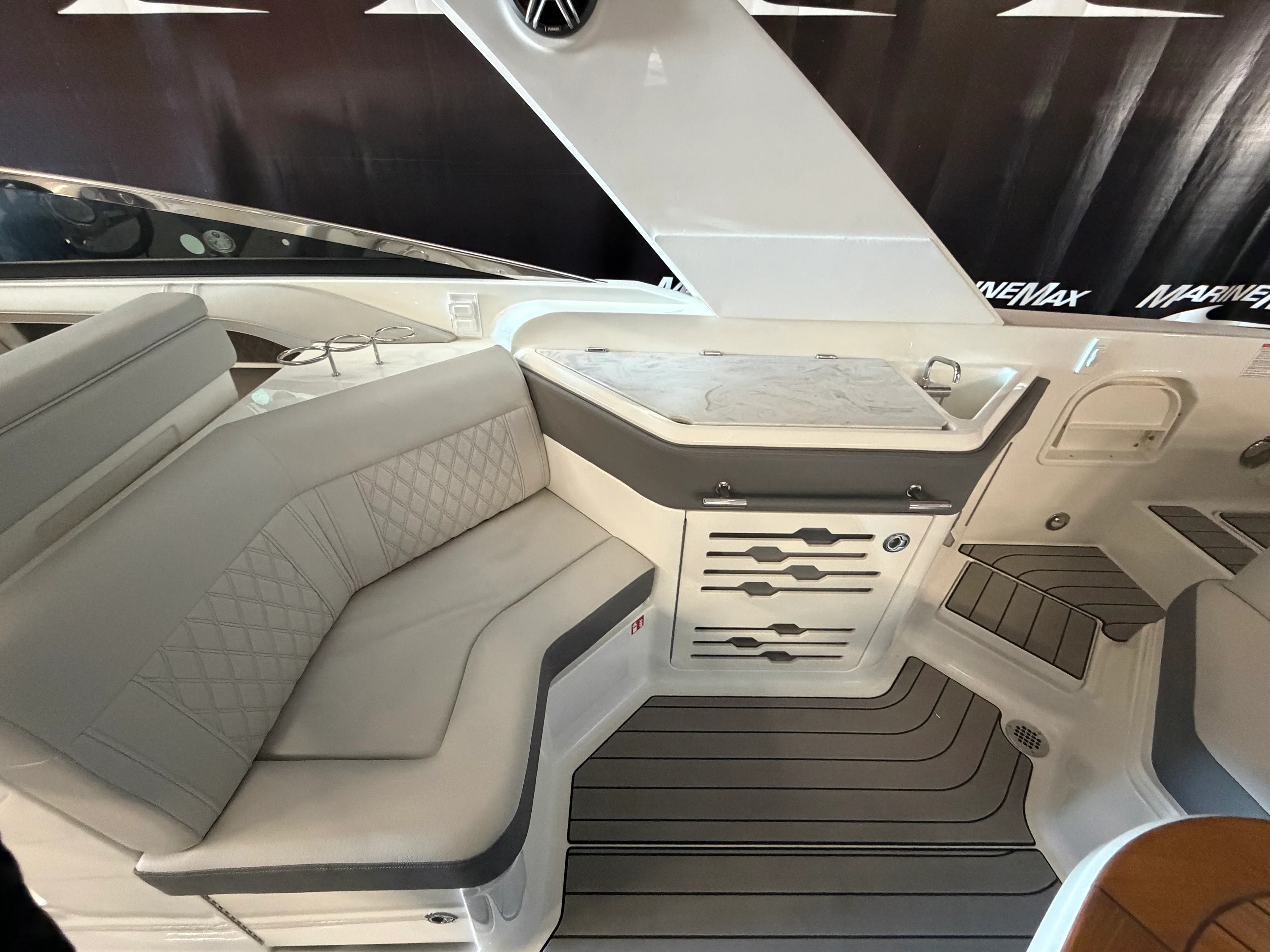 2026 Sea Ray SLX 310 Image Thumbnail #17