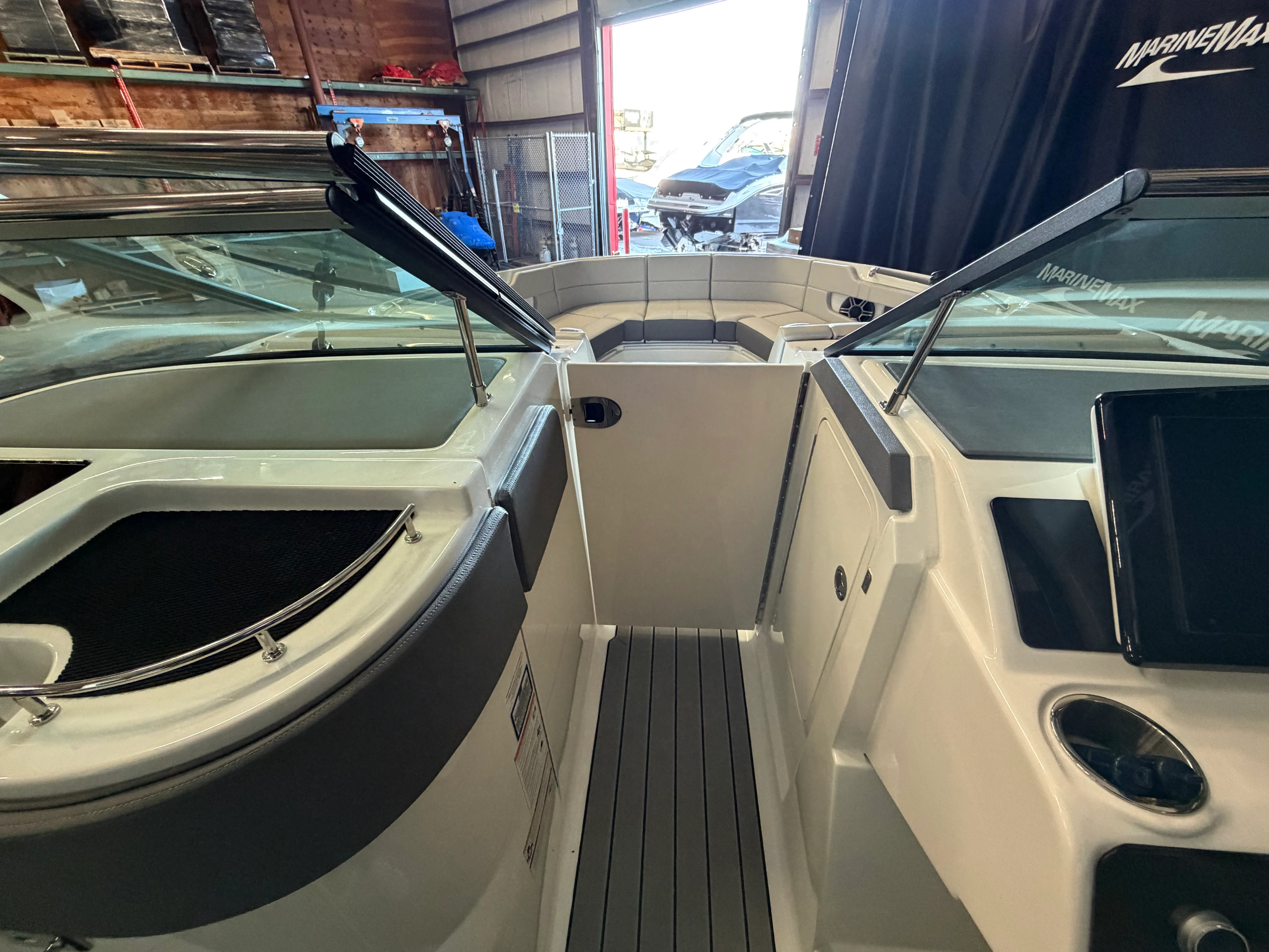 2026 Sea Ray SLX 310 Image Thumbnail #34