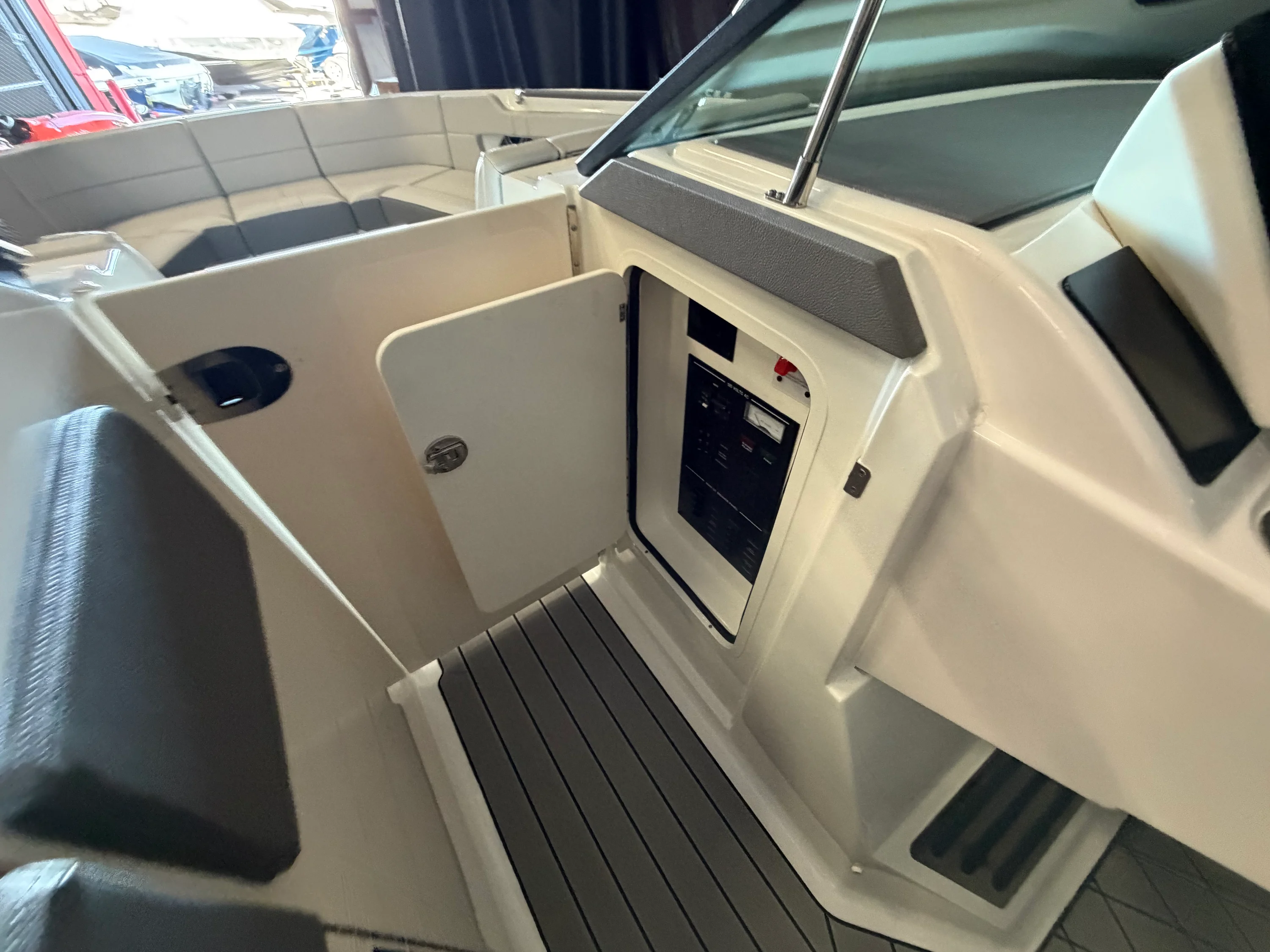 2026 Sea Ray SLX 310 Image Thumbnail #32