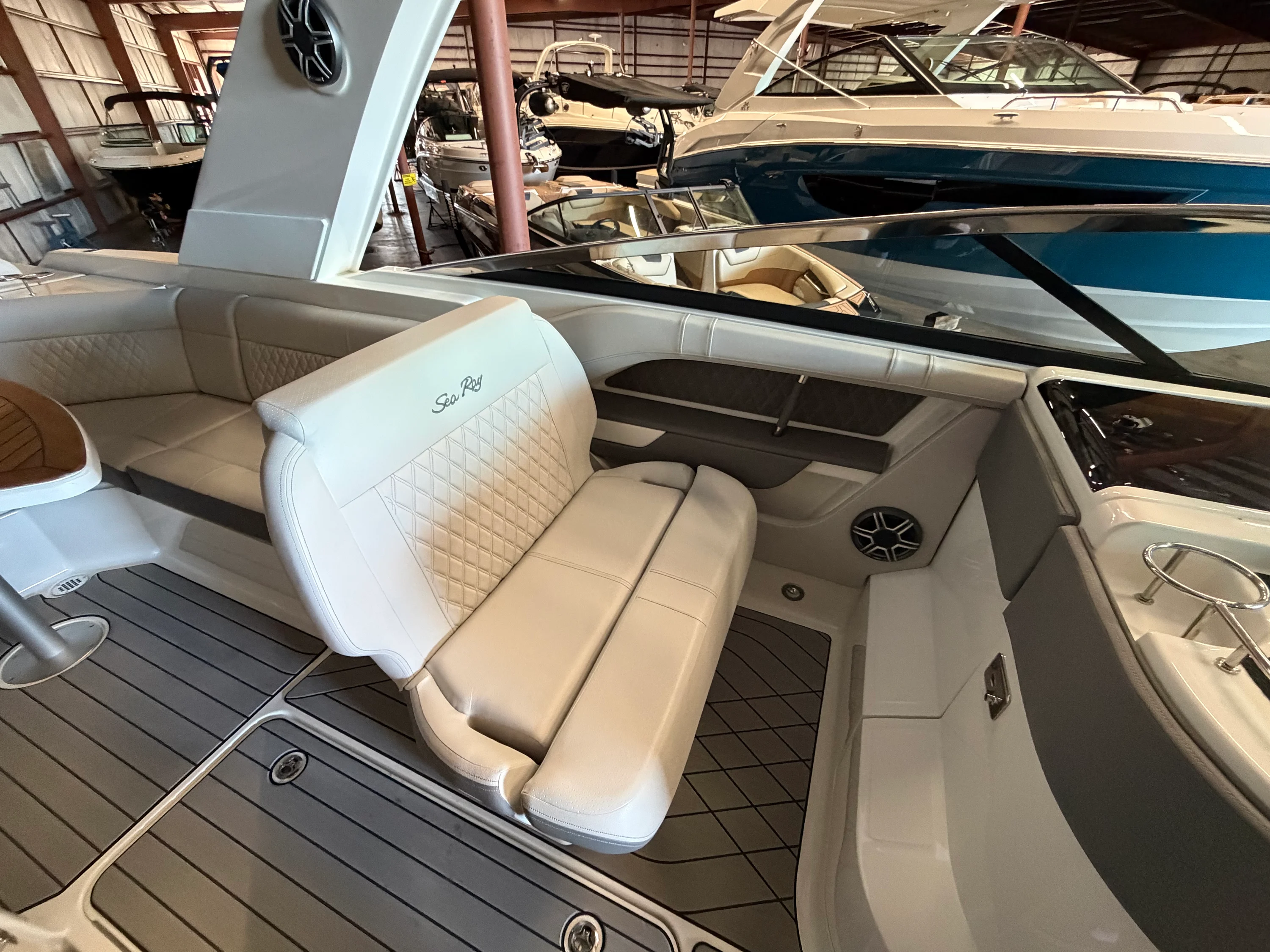 2026 Sea Ray SLX 310 Image Thumbnail #28