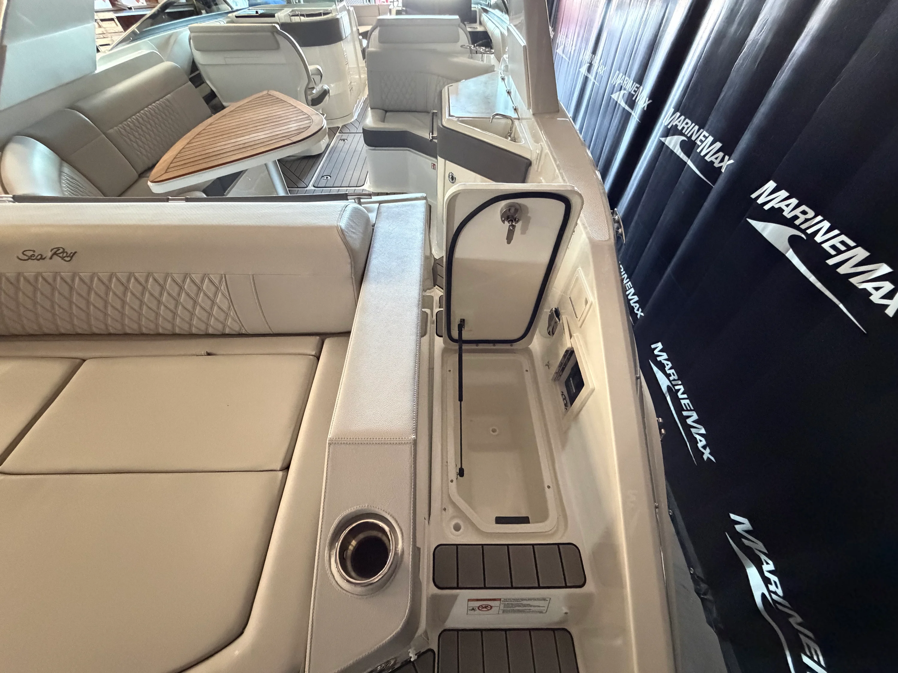 2026 Sea Ray SLX 310 Image Thumbnail #9