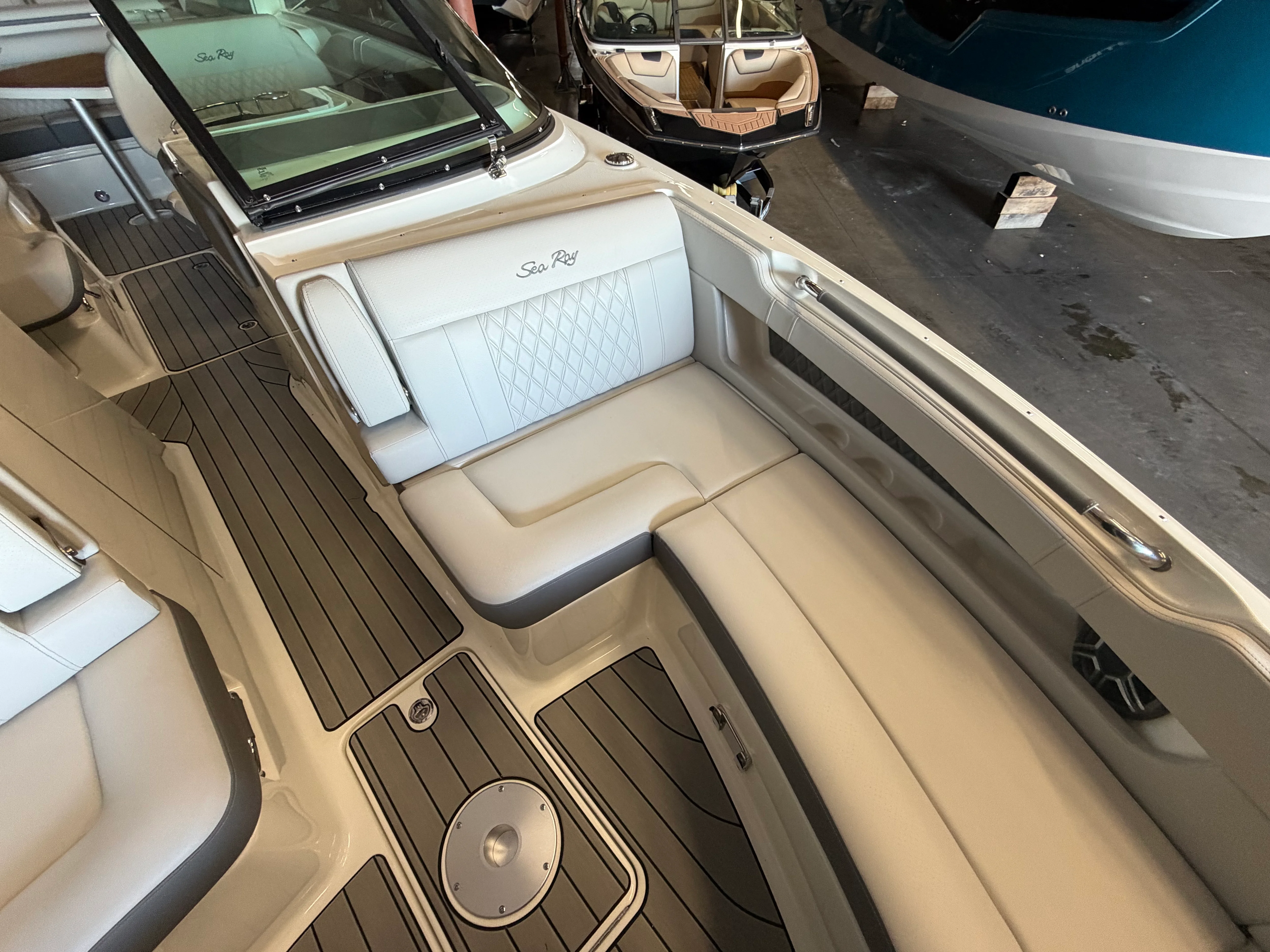 2026 Sea Ray SLX 310 Image Thumbnail #38