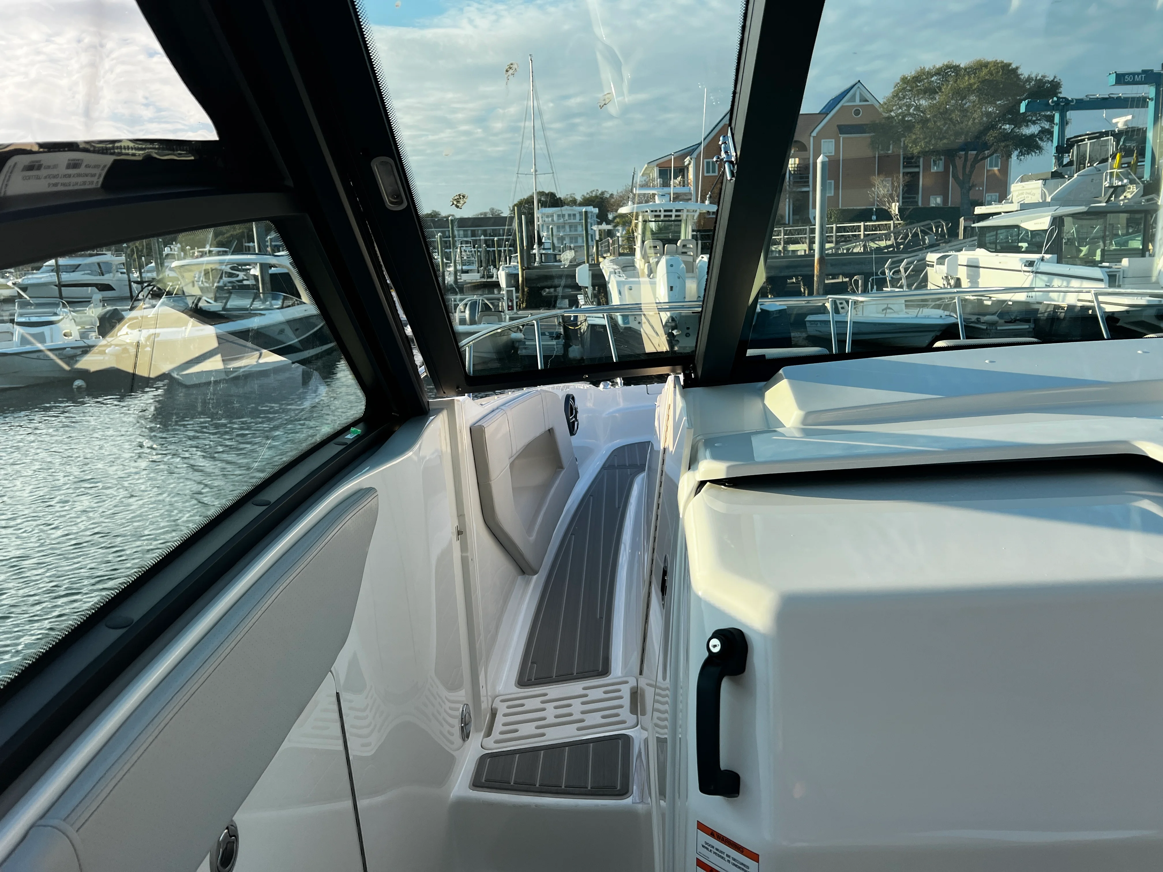 2026 Sea Ray Sundancer 320 Outboard Image Thumbnail #36