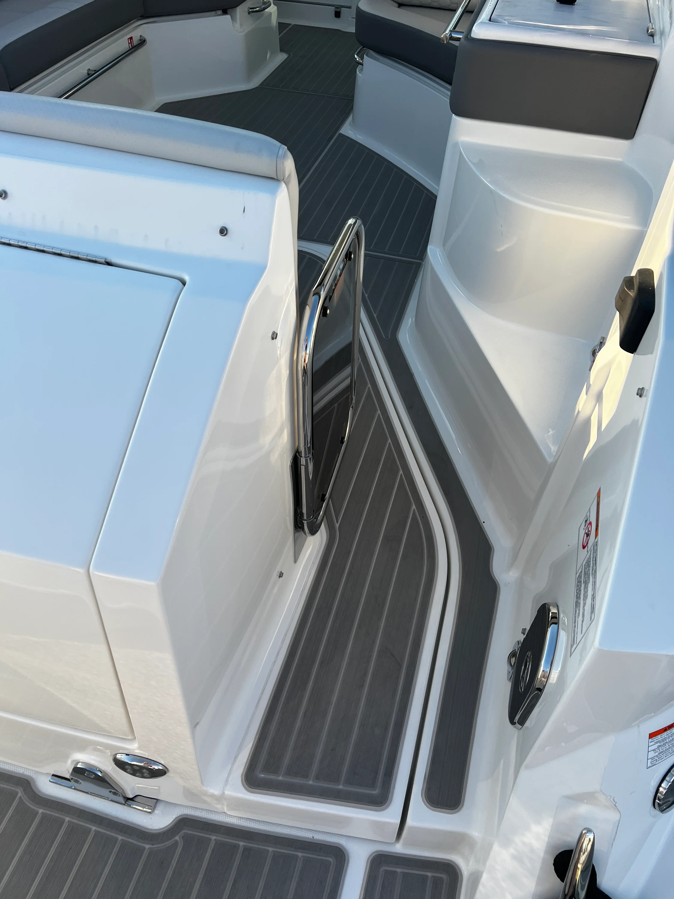 2026 Sea Ray Sundancer 320 Outboard Image Thumbnail #12