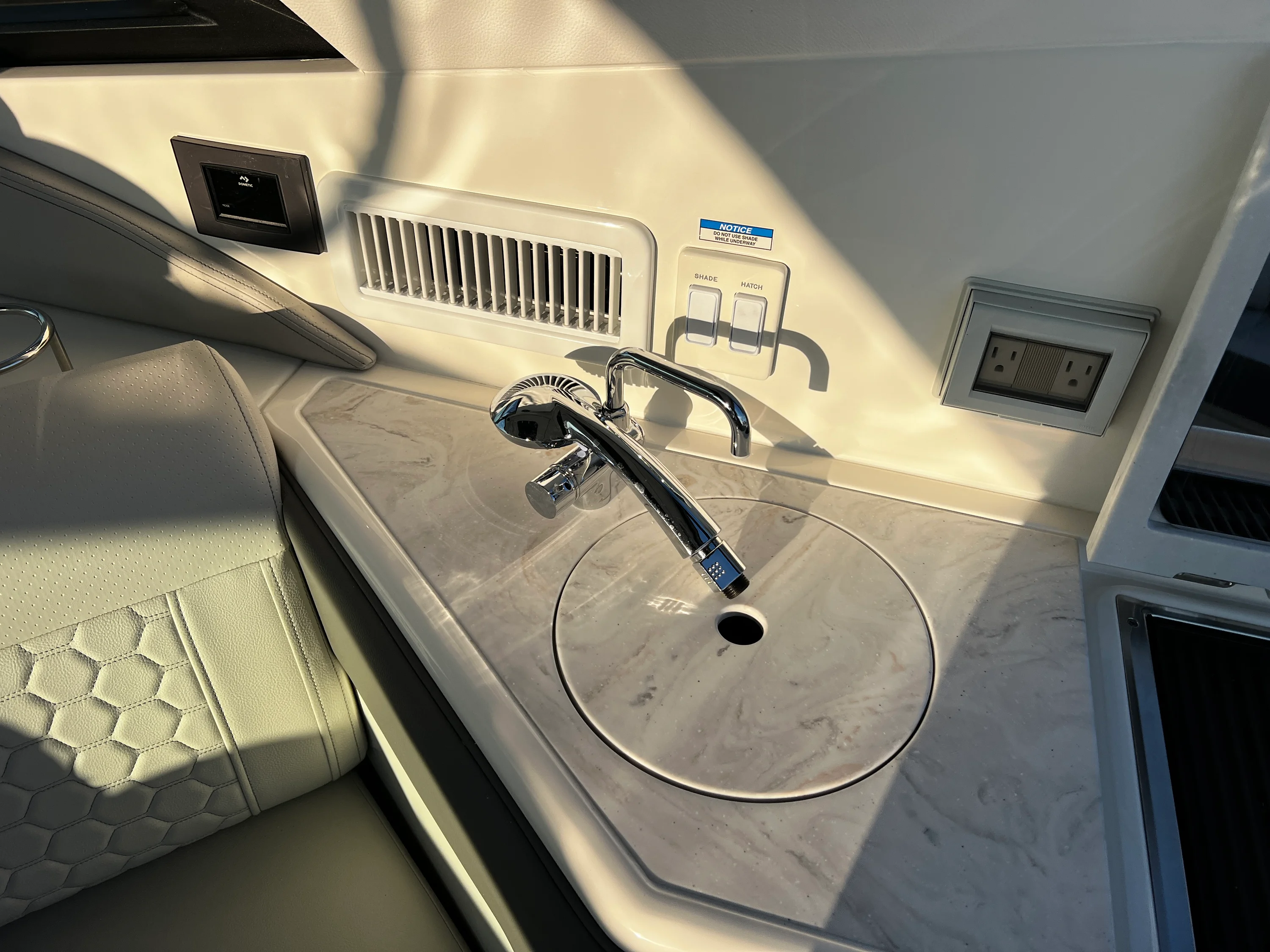 2026 Sea Ray Sundancer 320 Outboard Image Thumbnail #17