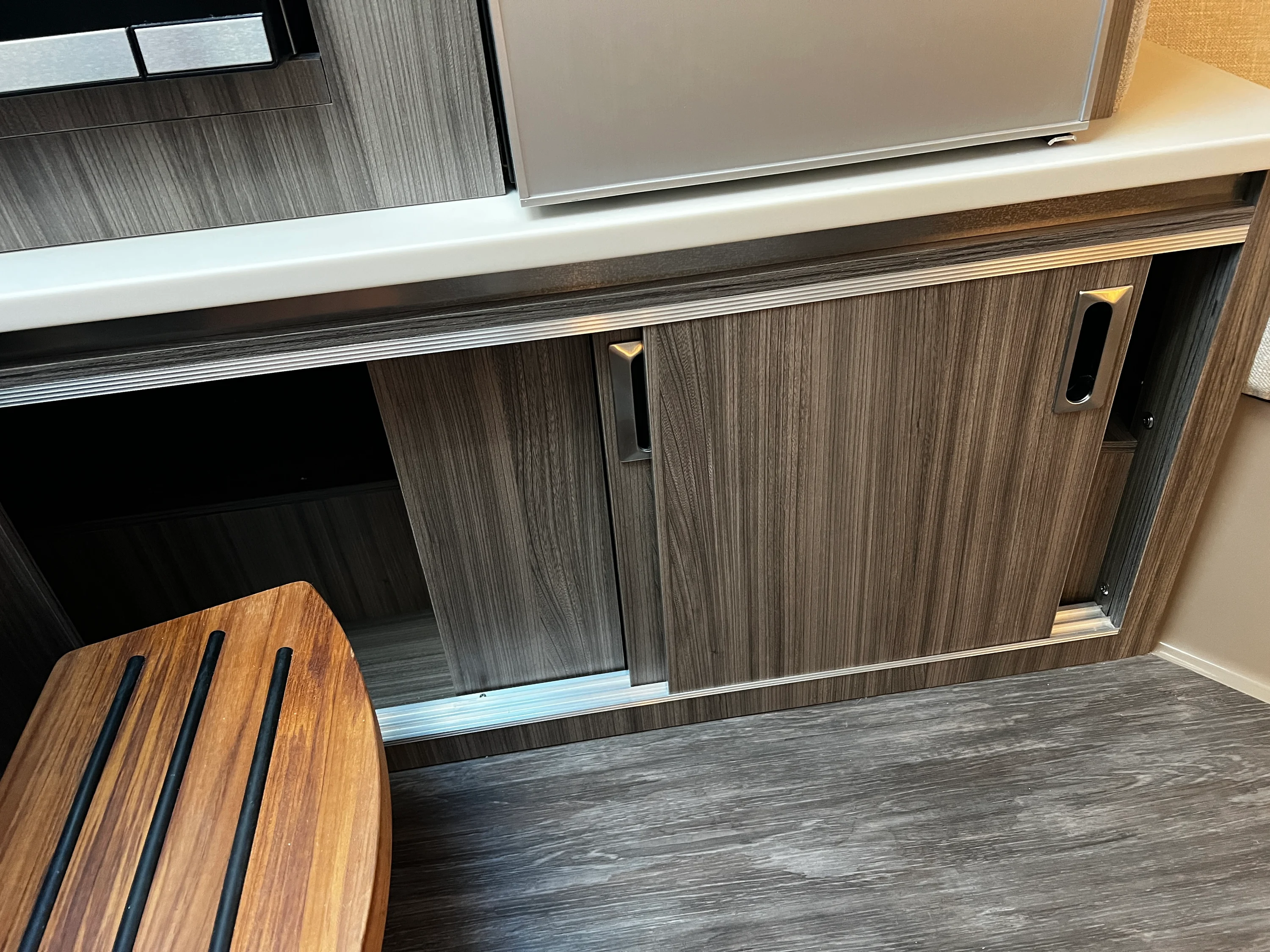 2026 Sea Ray Sundancer 320 Outboard Image Thumbnail #28