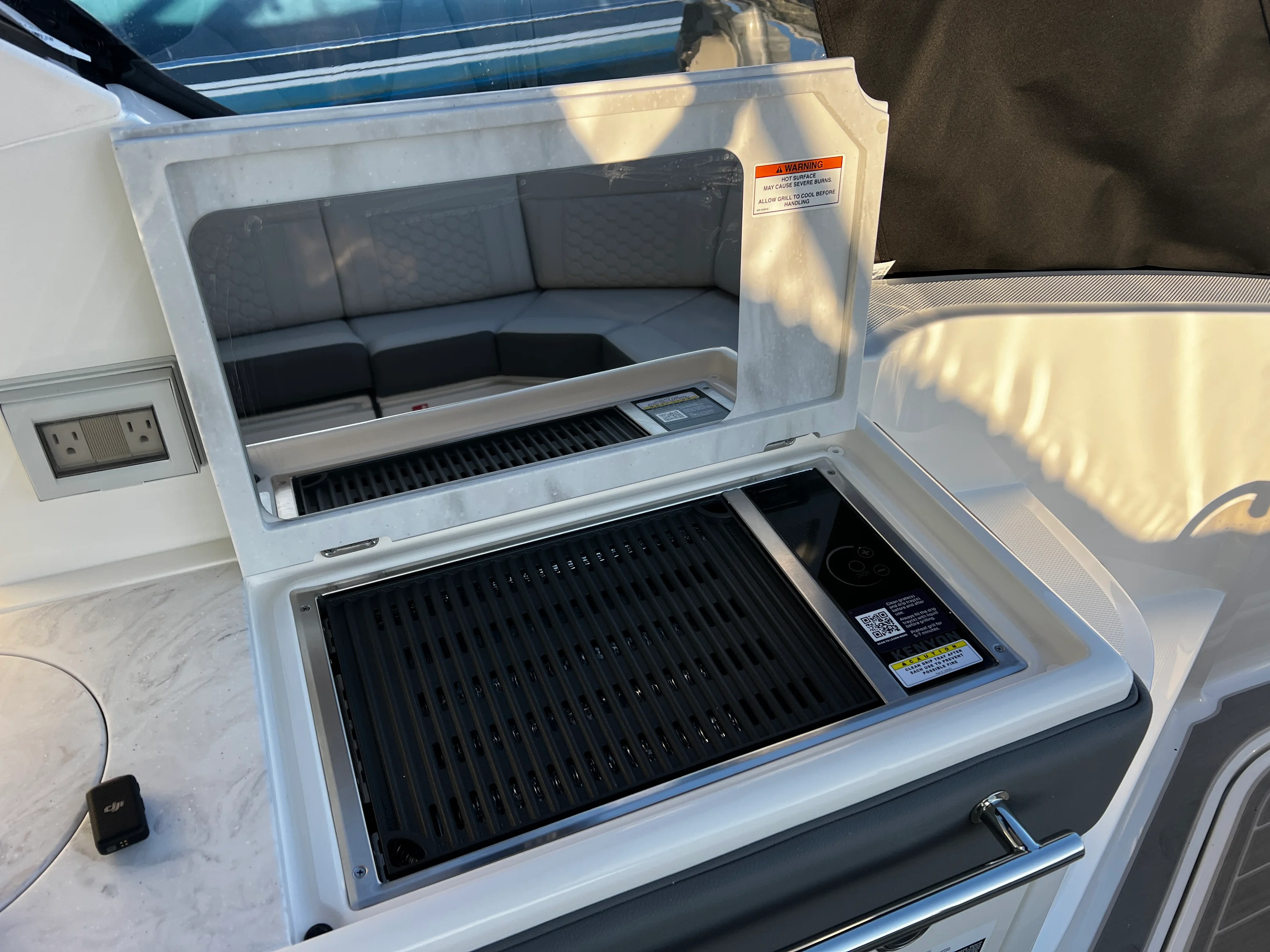 2026 Sea Ray Sundancer 320 Outboard Image Thumbnail #15