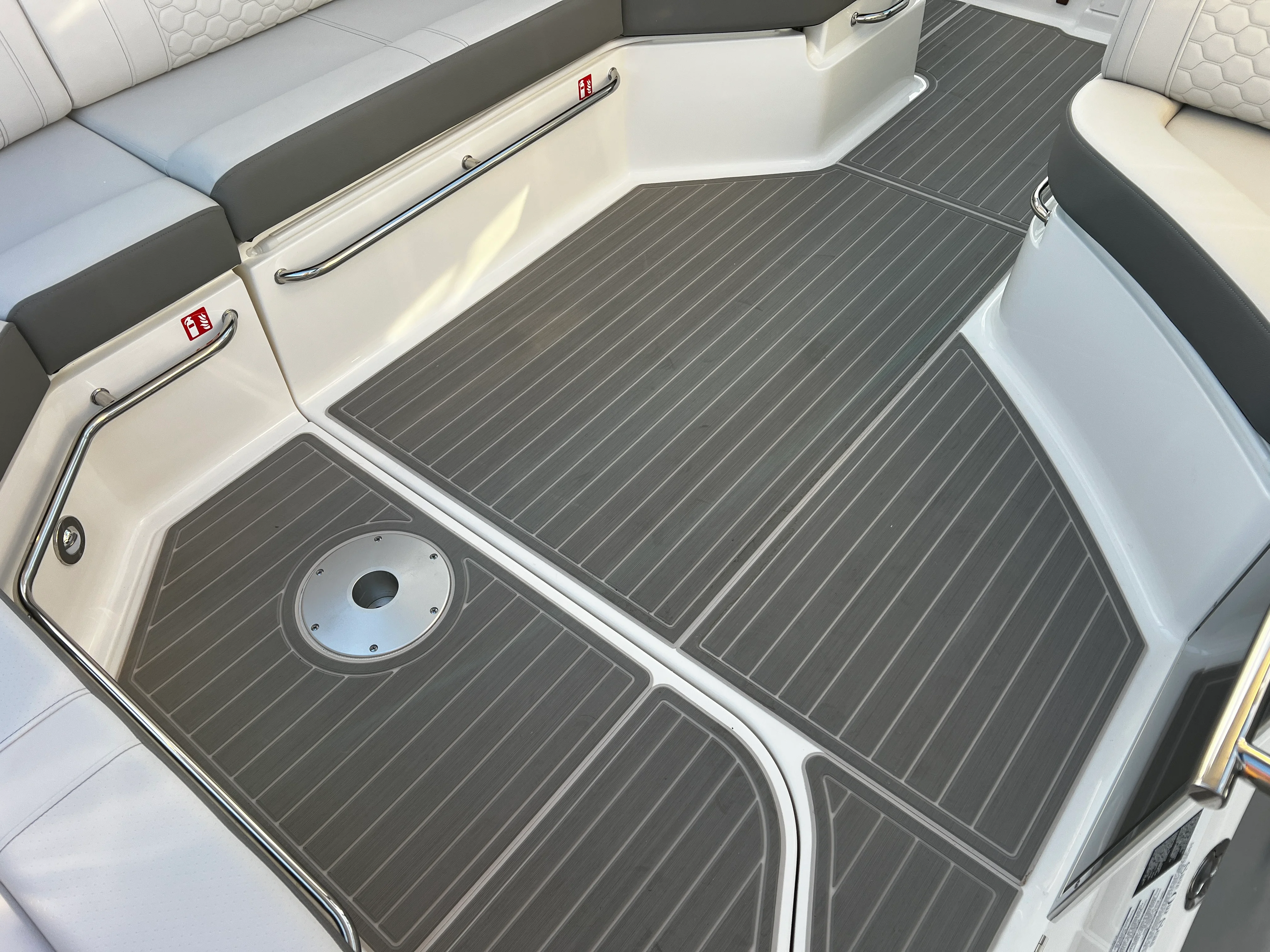 2026 Sea Ray Sundancer 320 Outboard Image Thumbnail #43