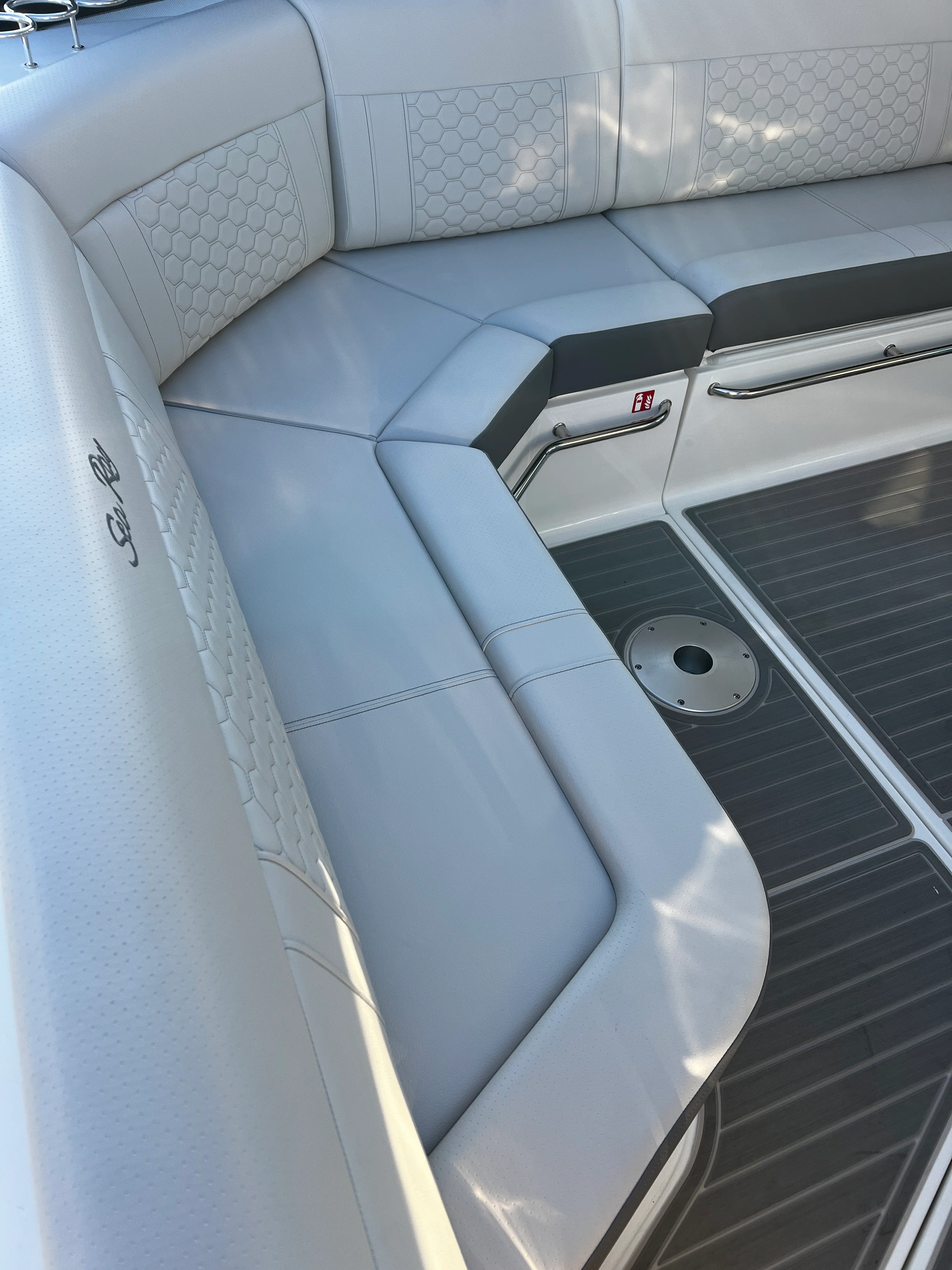 2026 Sea Ray Sundancer 320 Outboard Image Thumbnail #13