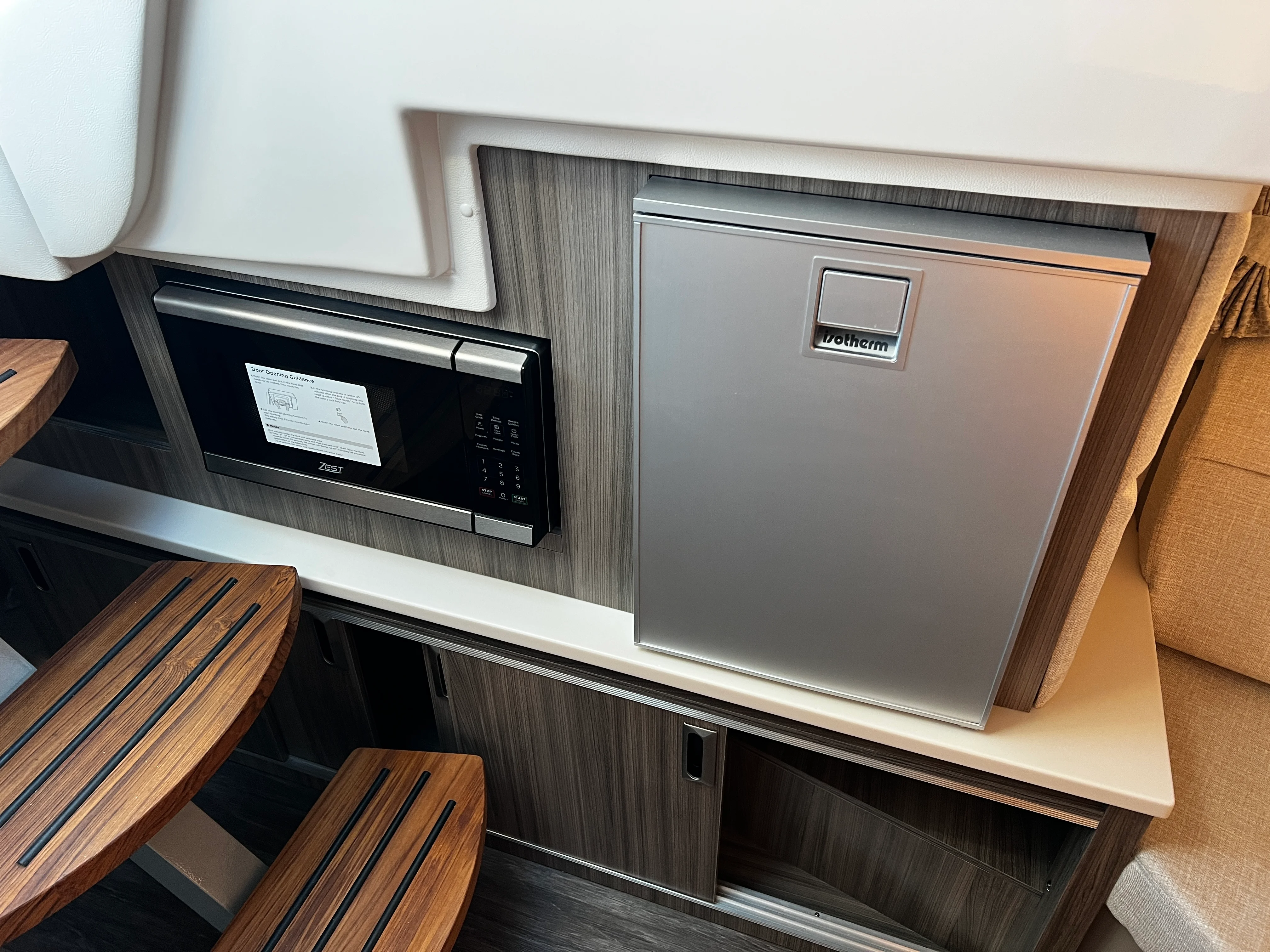 2026 Sea Ray Sundancer 320 Outboard Image Thumbnail #29