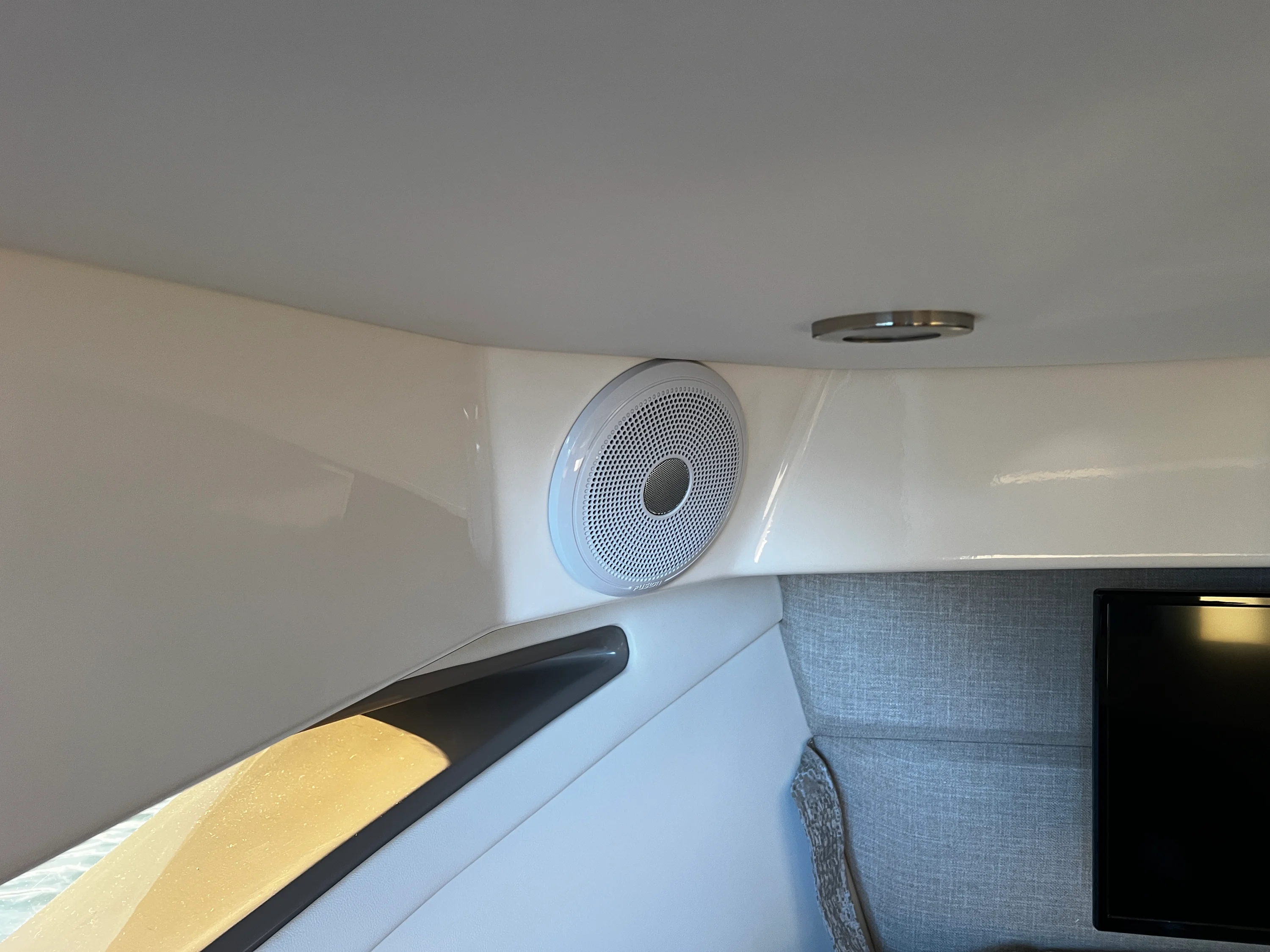 2026 Sea Ray Sundancer 320 Outboard Image Thumbnail #35