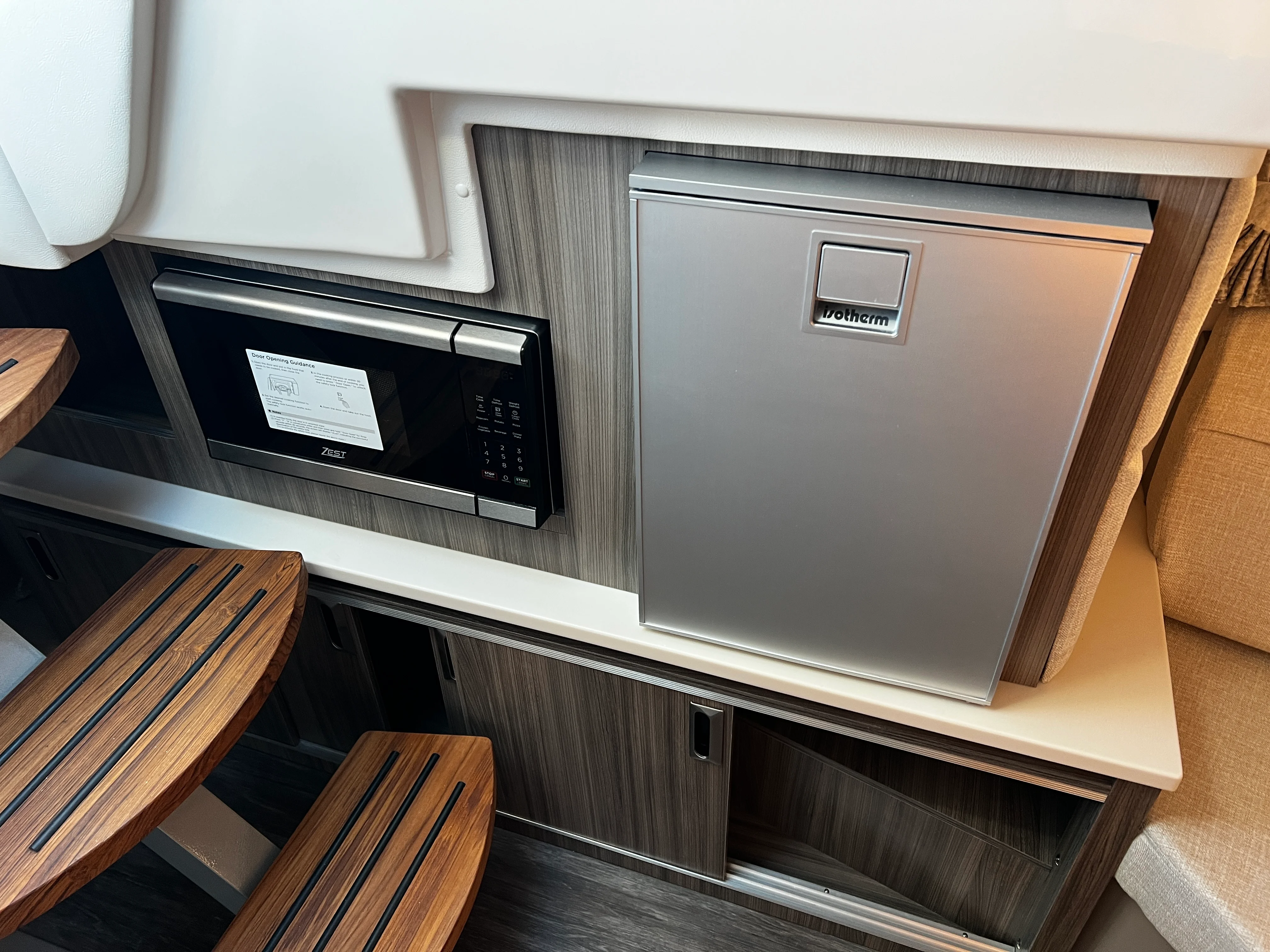 2026 Sea Ray Sundancer 320 Outboard Image Thumbnail #27