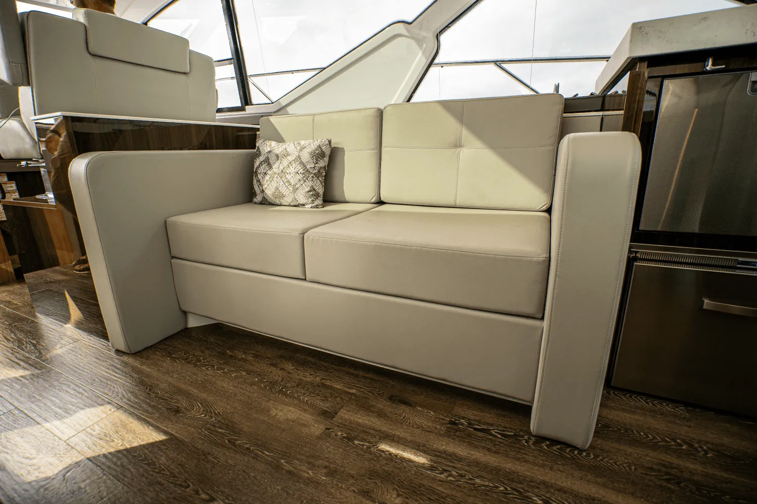 2022 Cruisers Yachts 54 CANTIUS Image Thumbnail #7