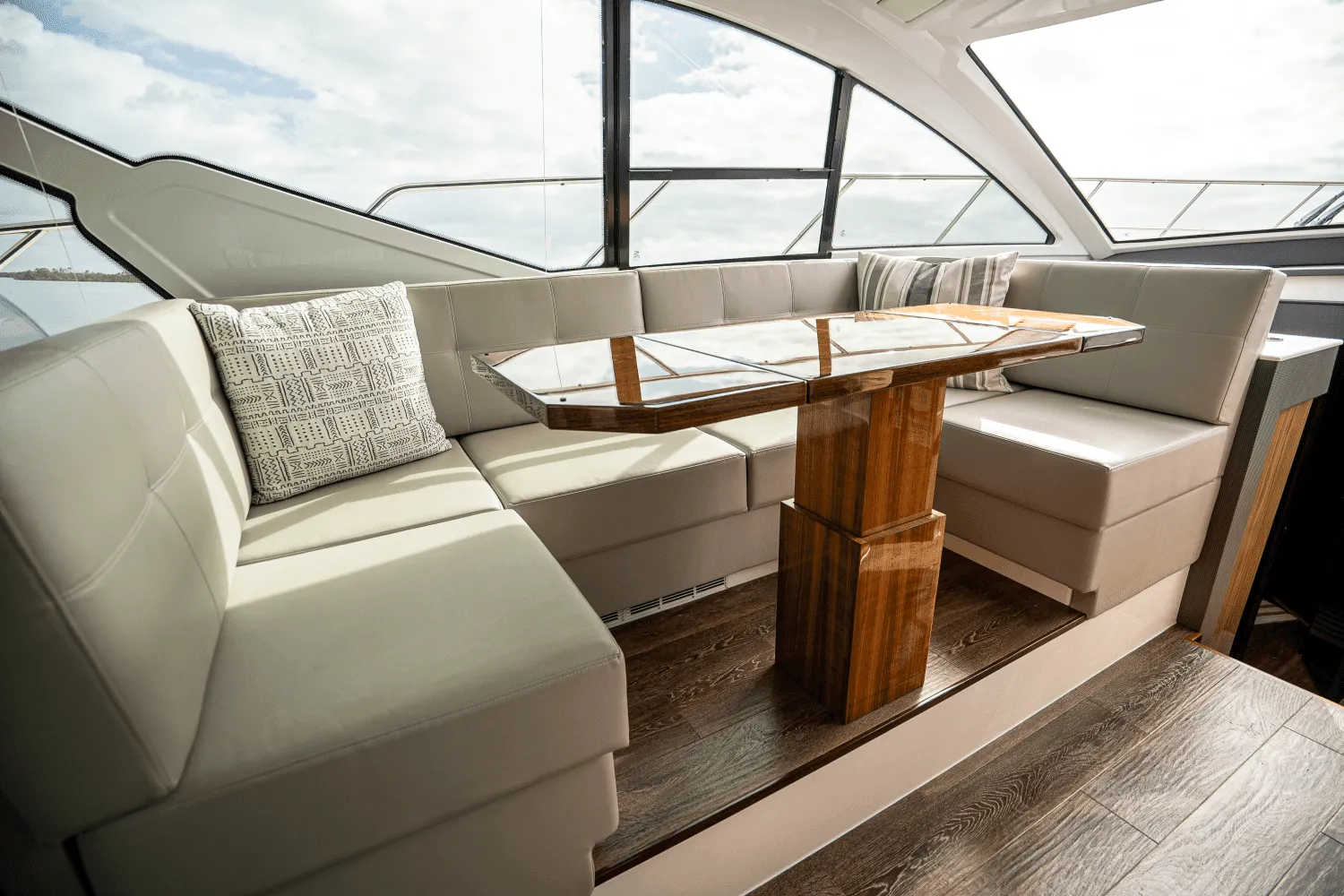 2022 Cruisers Yachts 54 CANTIUS Image Thumbnail #9