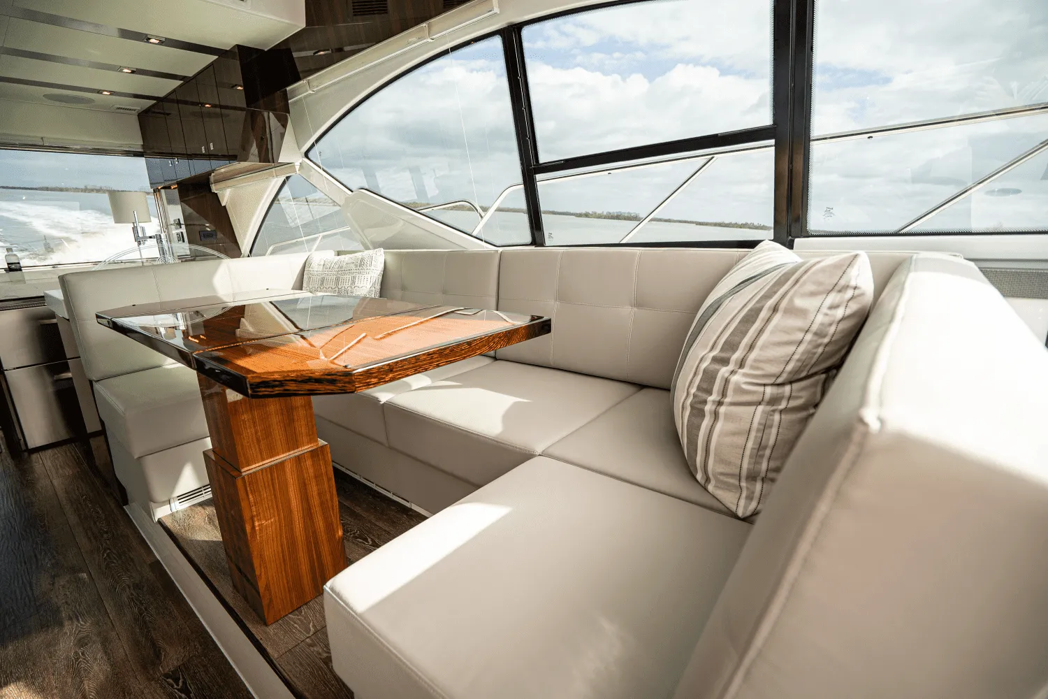 2022 Cruisers Yachts 54 CANTIUS Image Thumbnail #10