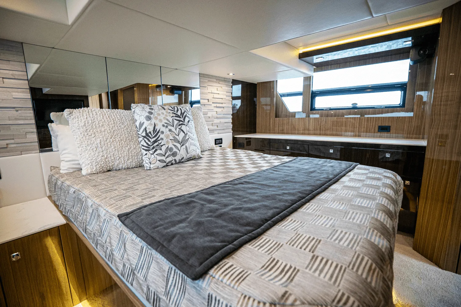 2022 Cruisers Yachts 54 CANTIUS Image Thumbnail #17