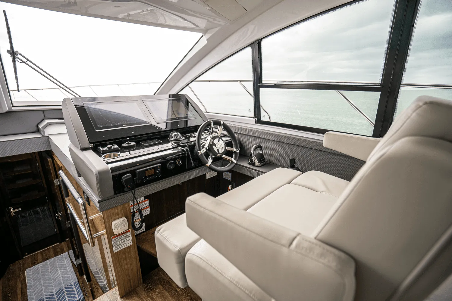 2022 Cruisers Yachts 54 CANTIUS Image Thumbnail #12