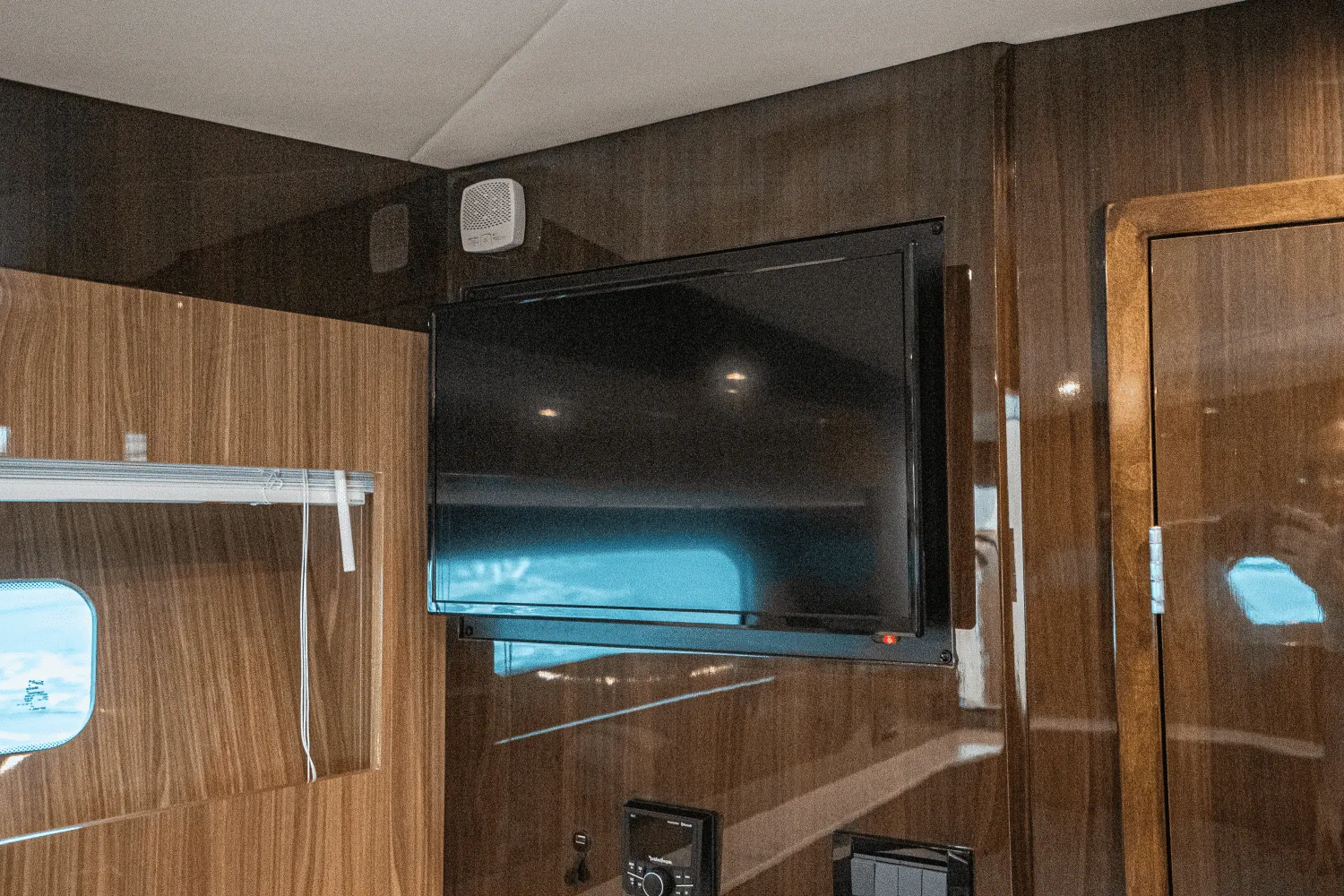 2022 Cruisers Yachts 54 CANTIUS Image Thumbnail #40