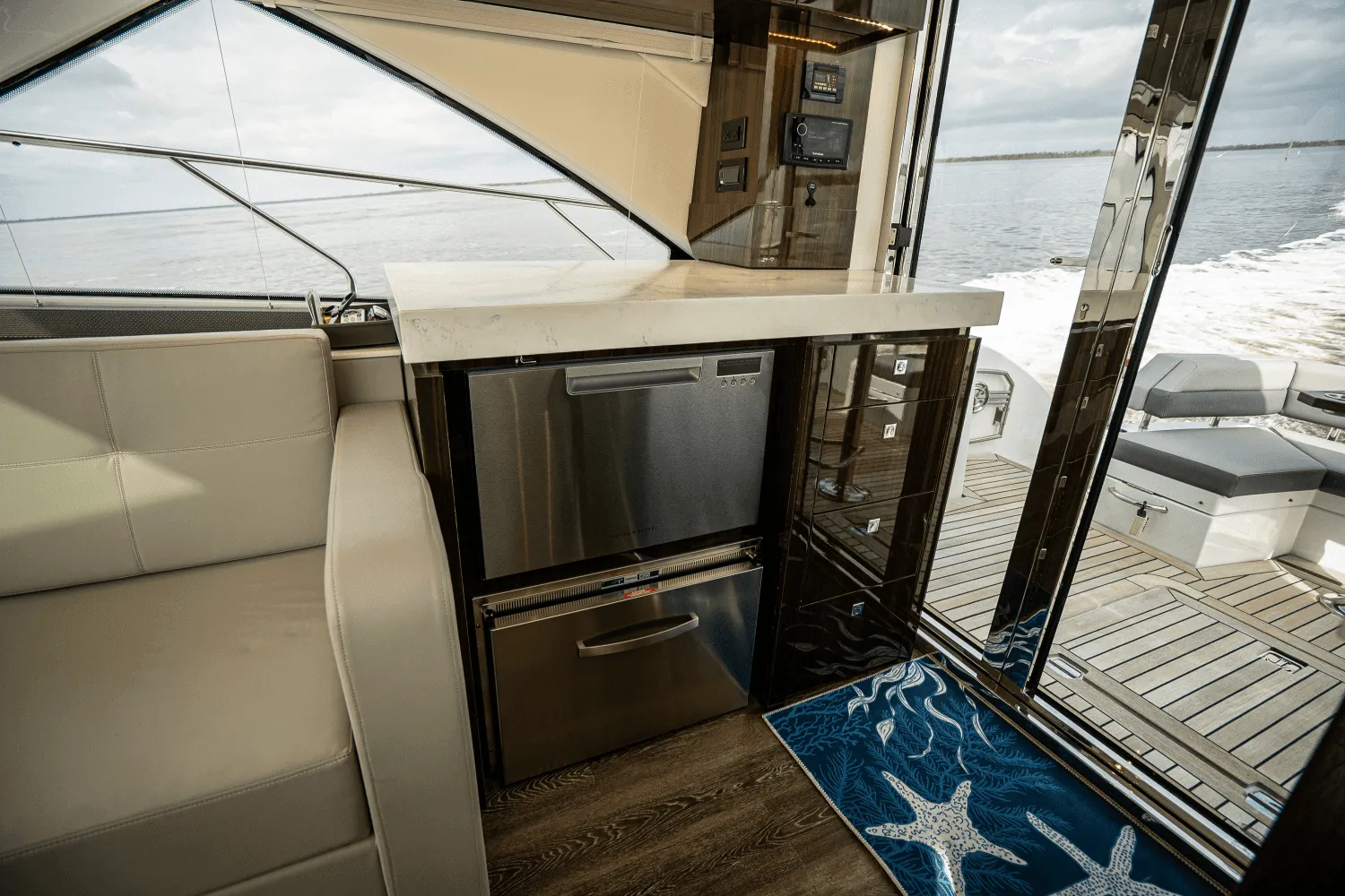 2022 Cruisers Yachts 54 CANTIUS Image Thumbnail #5