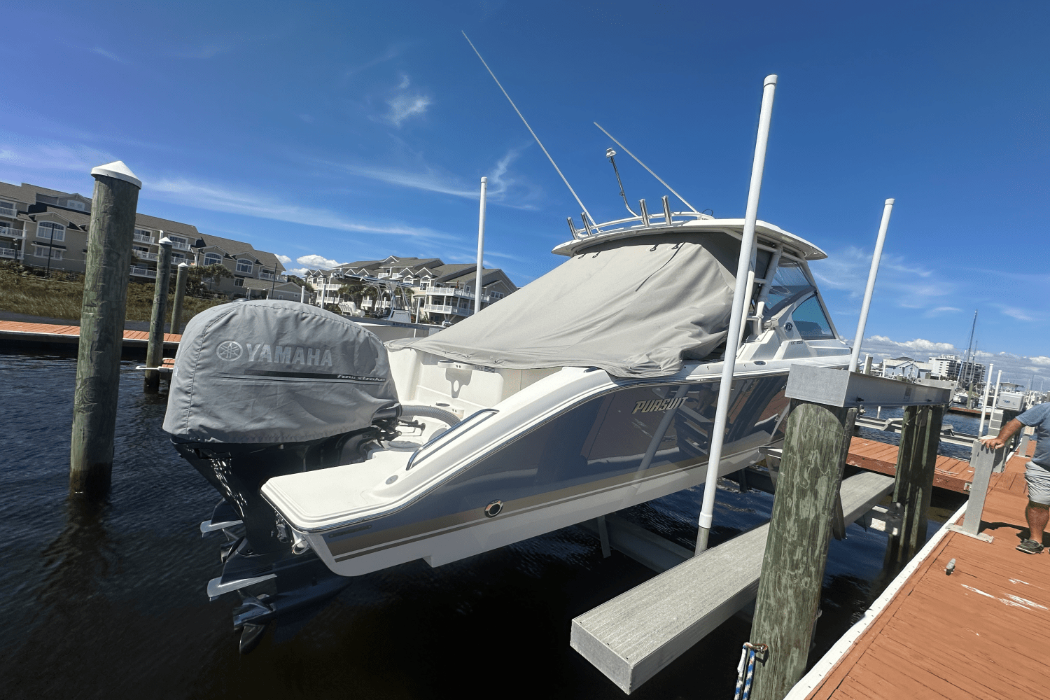 2021 Pursuit DC 266 Image Thumbnail #32