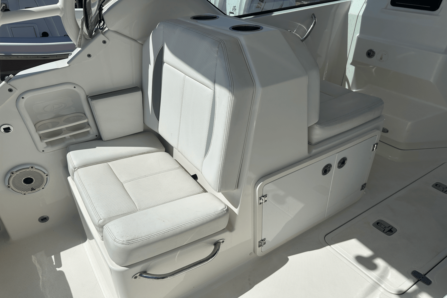 2021 Pursuit DC 266 Image Thumbnail #8