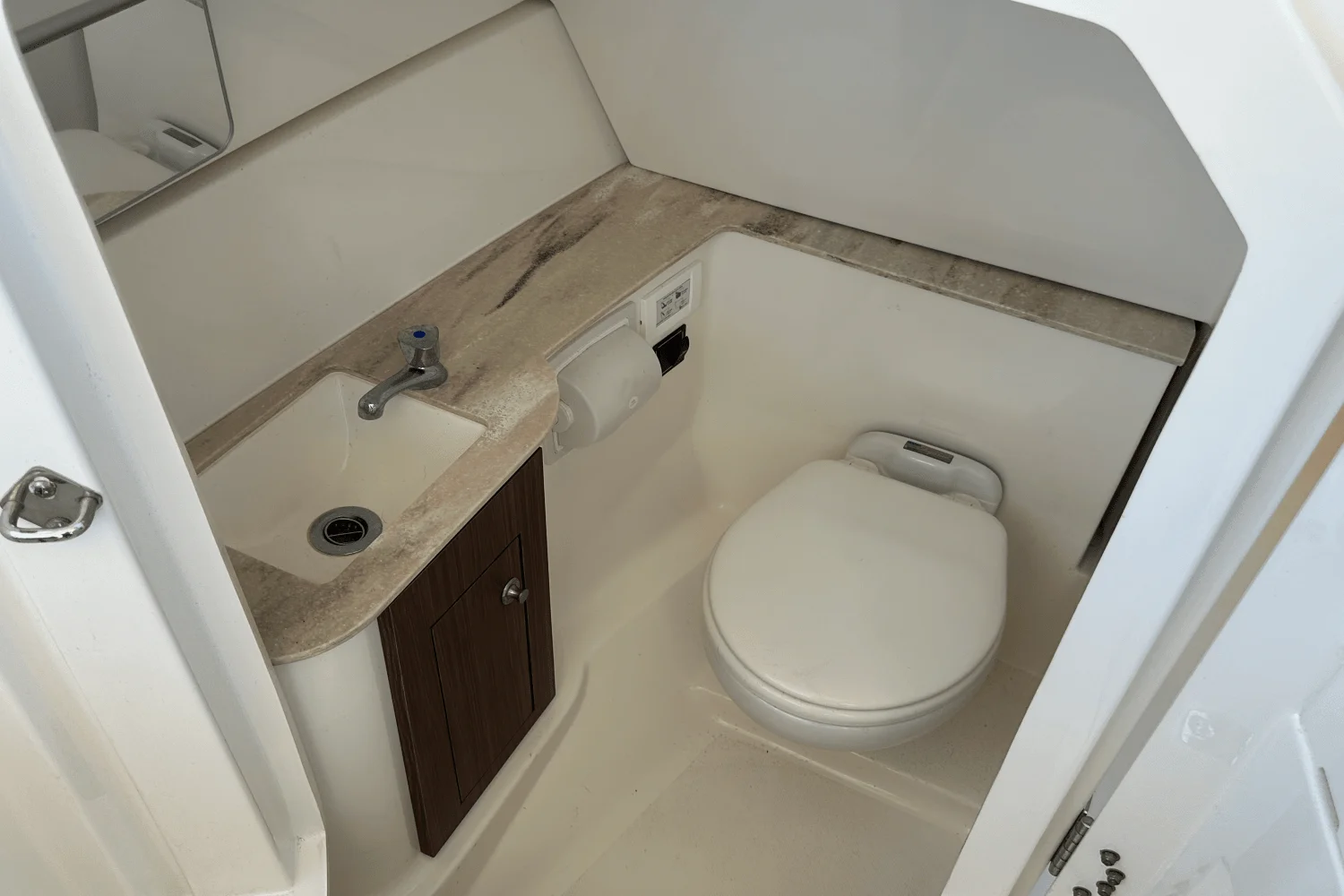 2021 Pursuit DC 266 Image Thumbnail #25