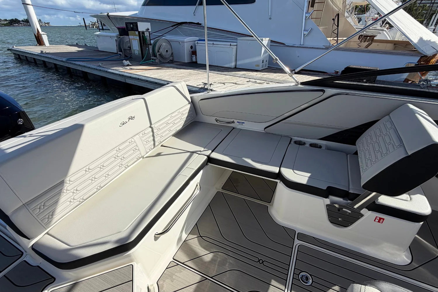 2026 Sea Ray SPX 210 Outboard Image Thumbnail #7