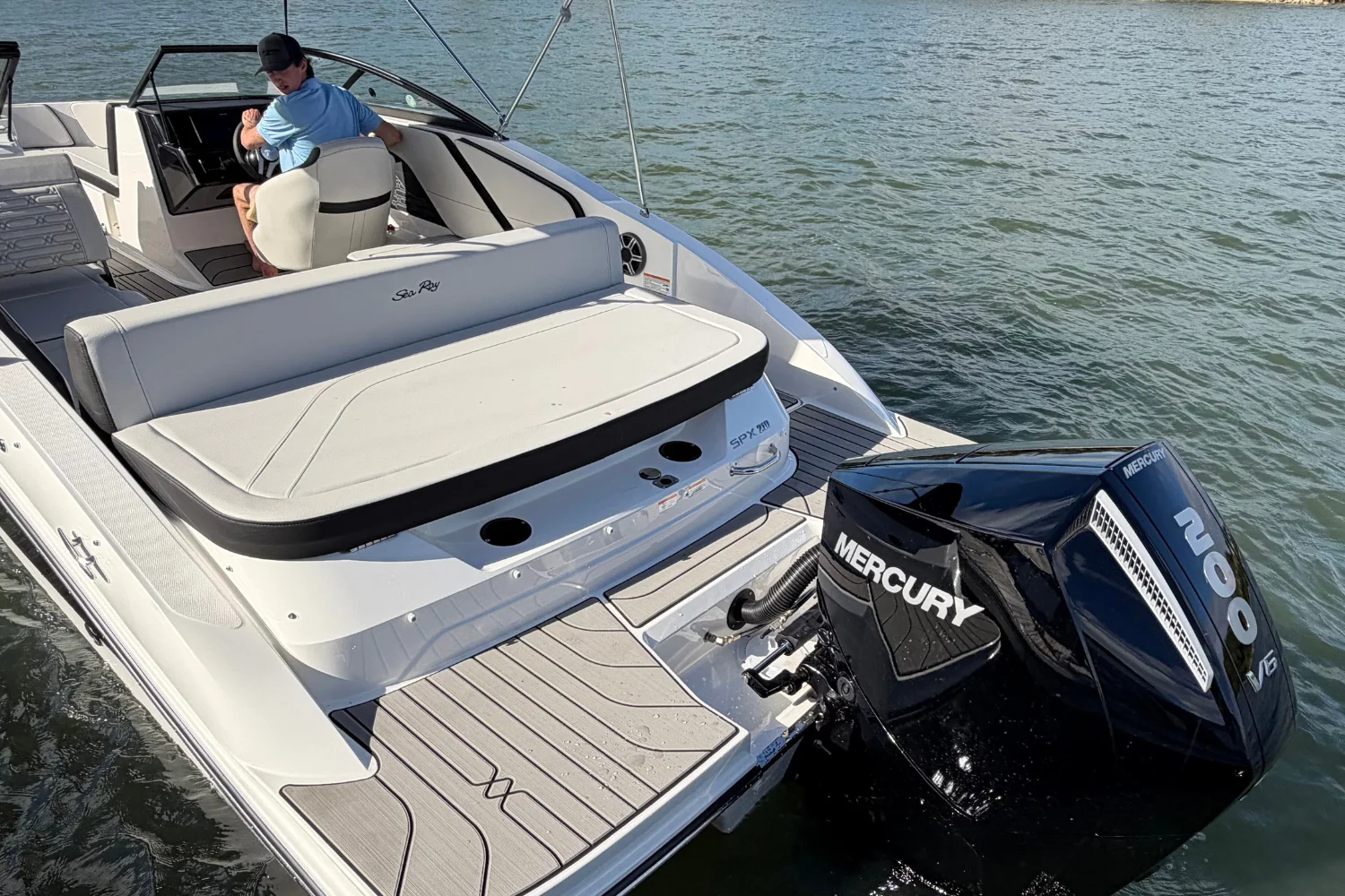 2026 Sea Ray SPX 210 Outboard Image Thumbnail #4