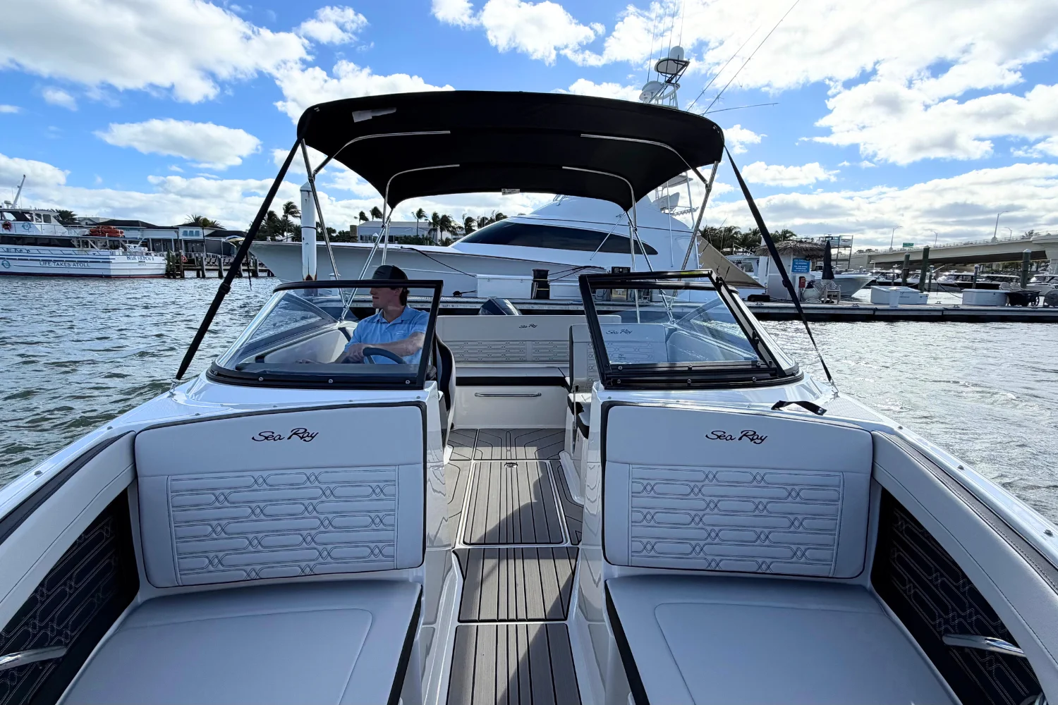 2026 Sea Ray SPX 210 Outboard Image Thumbnail #15