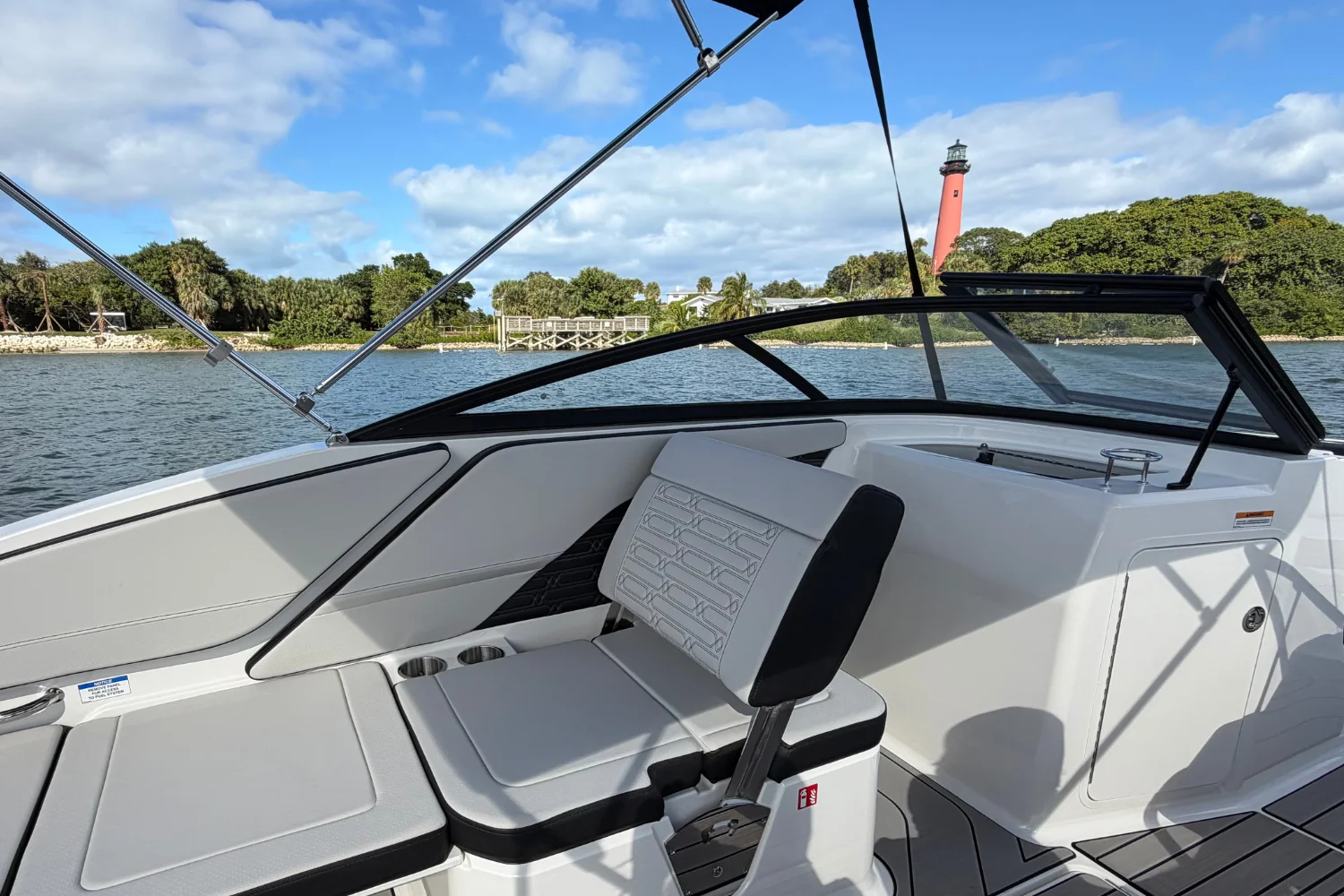 2026 Sea Ray SPX 210 Outboard Image Thumbnail #8