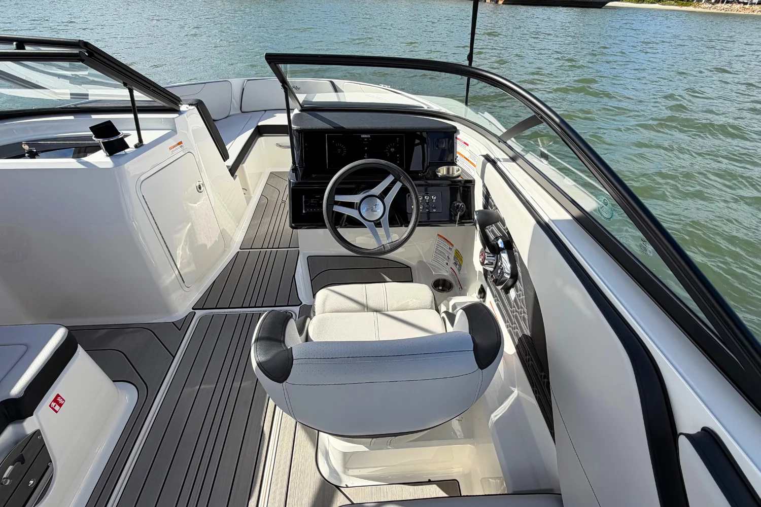 2026 Sea Ray SPX 210 Outboard Image Thumbnail #9