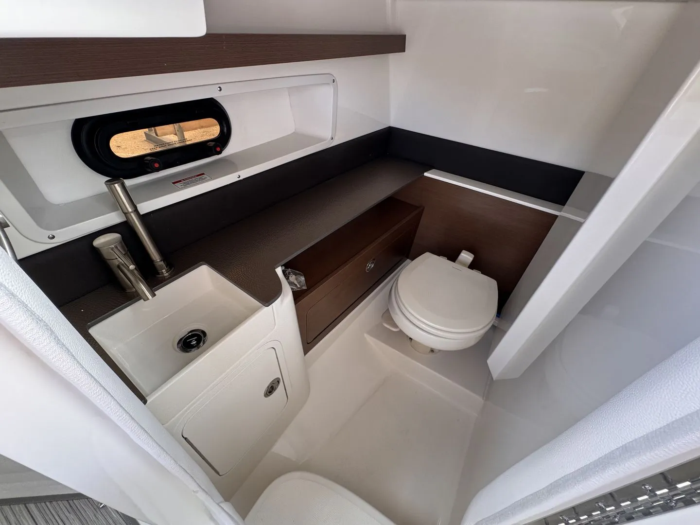 2026 Sea Ray SDX 290 Outboard Image Thumbnail #15