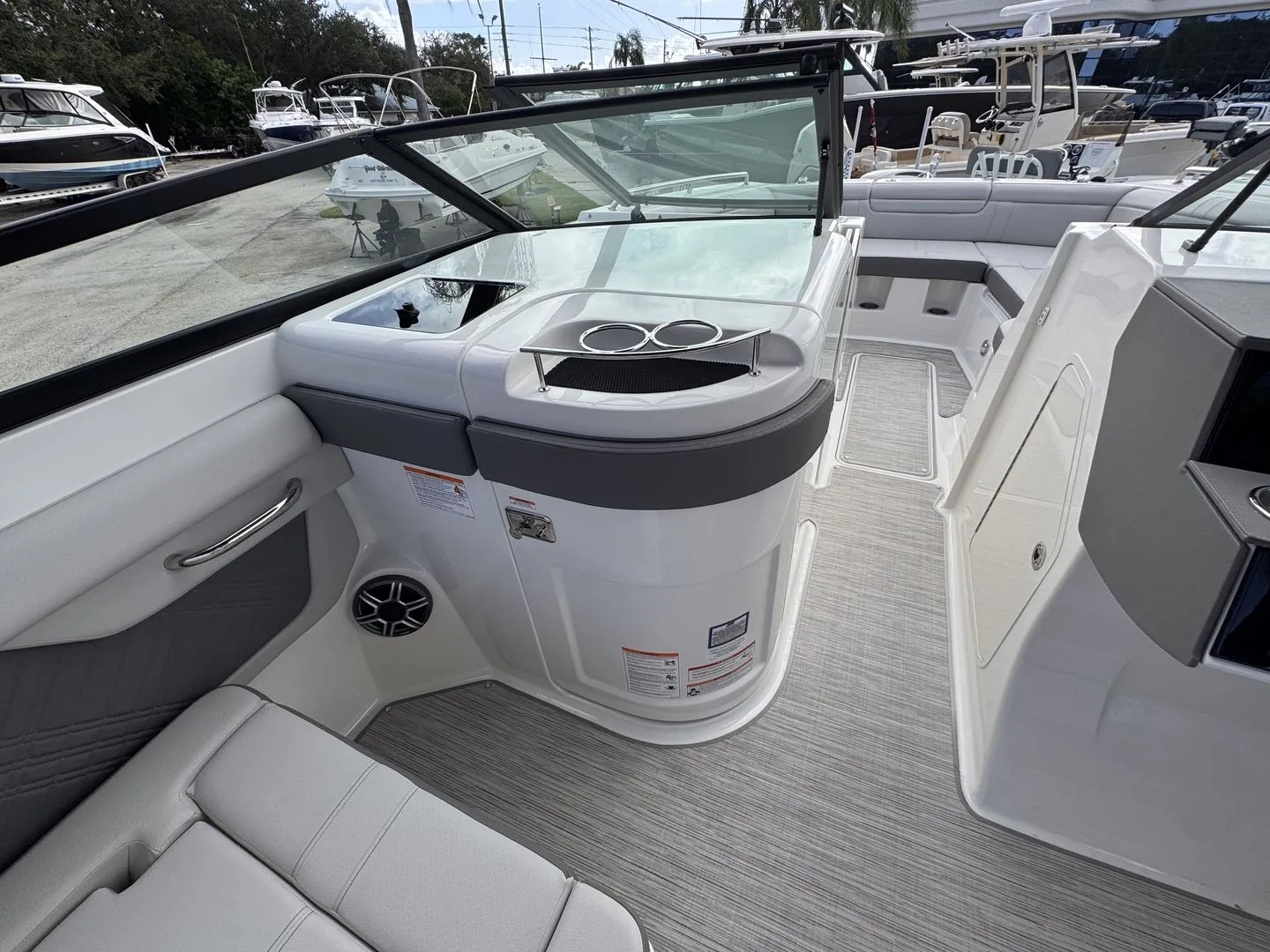 2026 Sea Ray SDX 290 Outboard Image Thumbnail #7