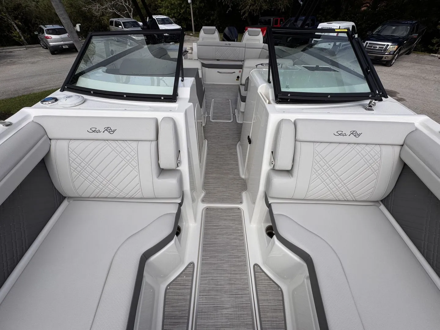 2026 Sea Ray SDX 290 Outboard Image Thumbnail #13