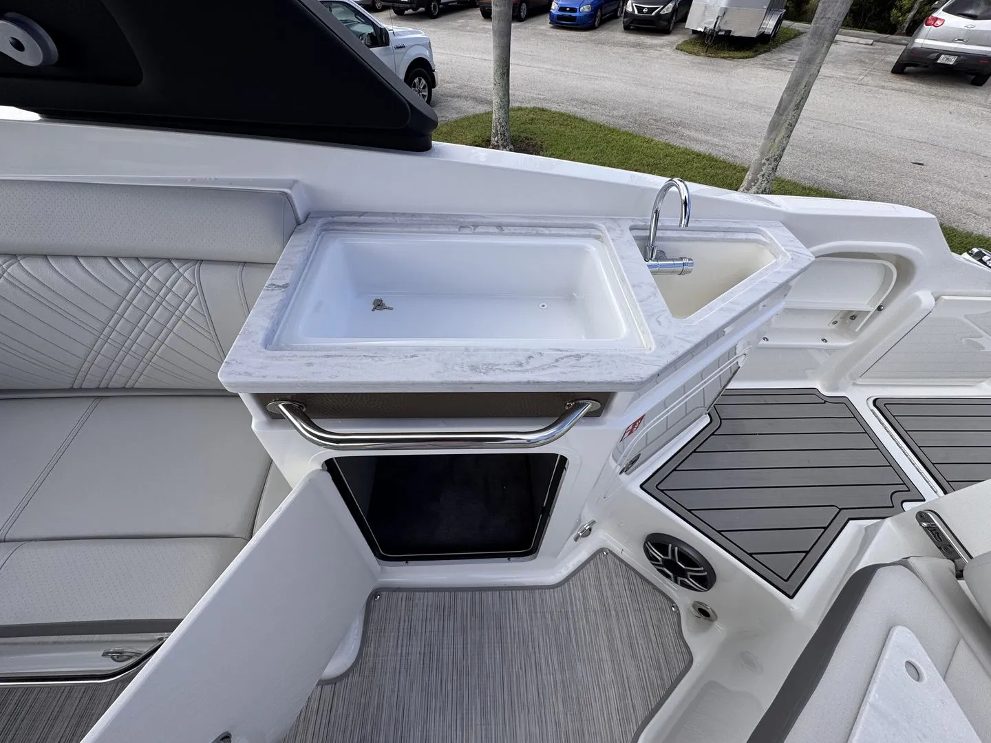 2026 Sea Ray SDX 290 Outboard Image Thumbnail #6