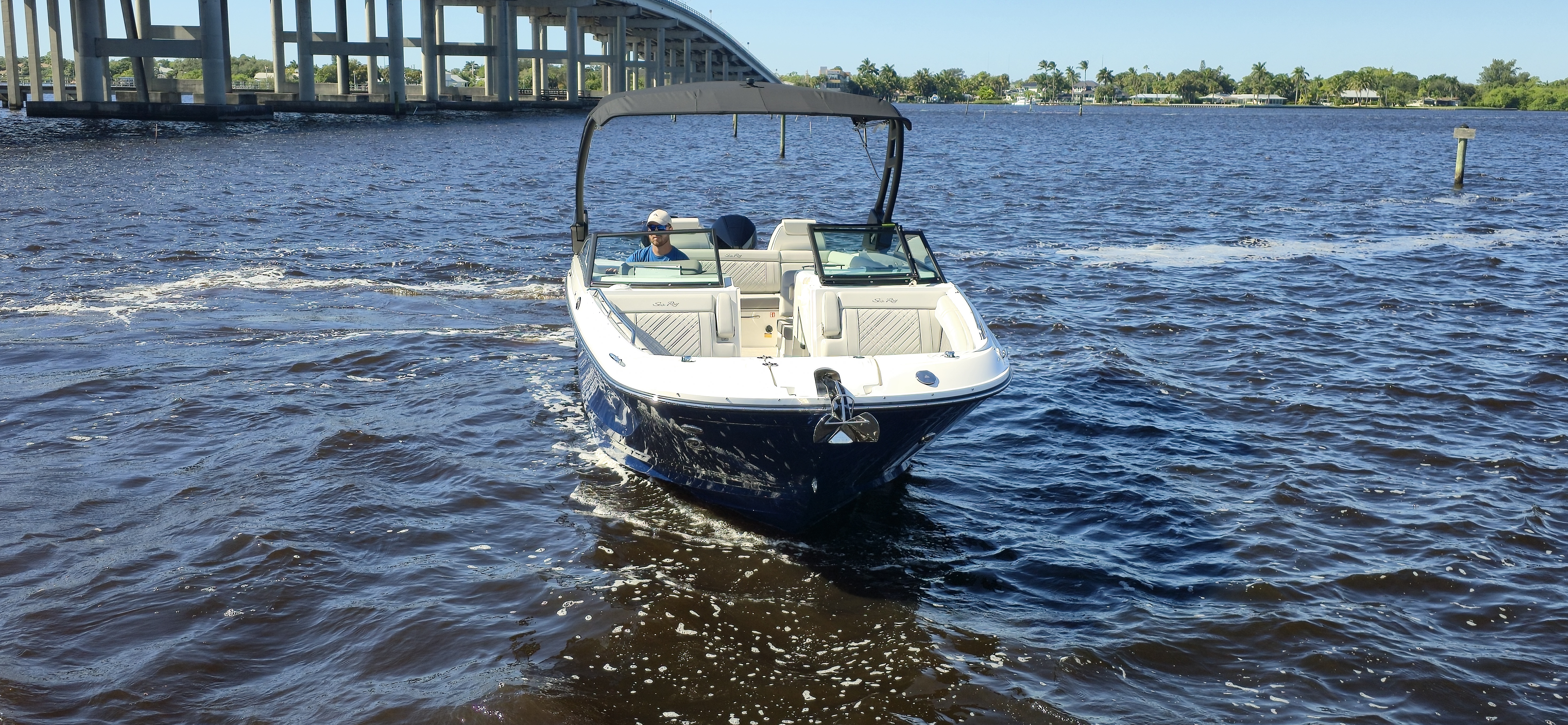 2026 Sea Ray SDX 290 Outboard Image Thumbnail #3