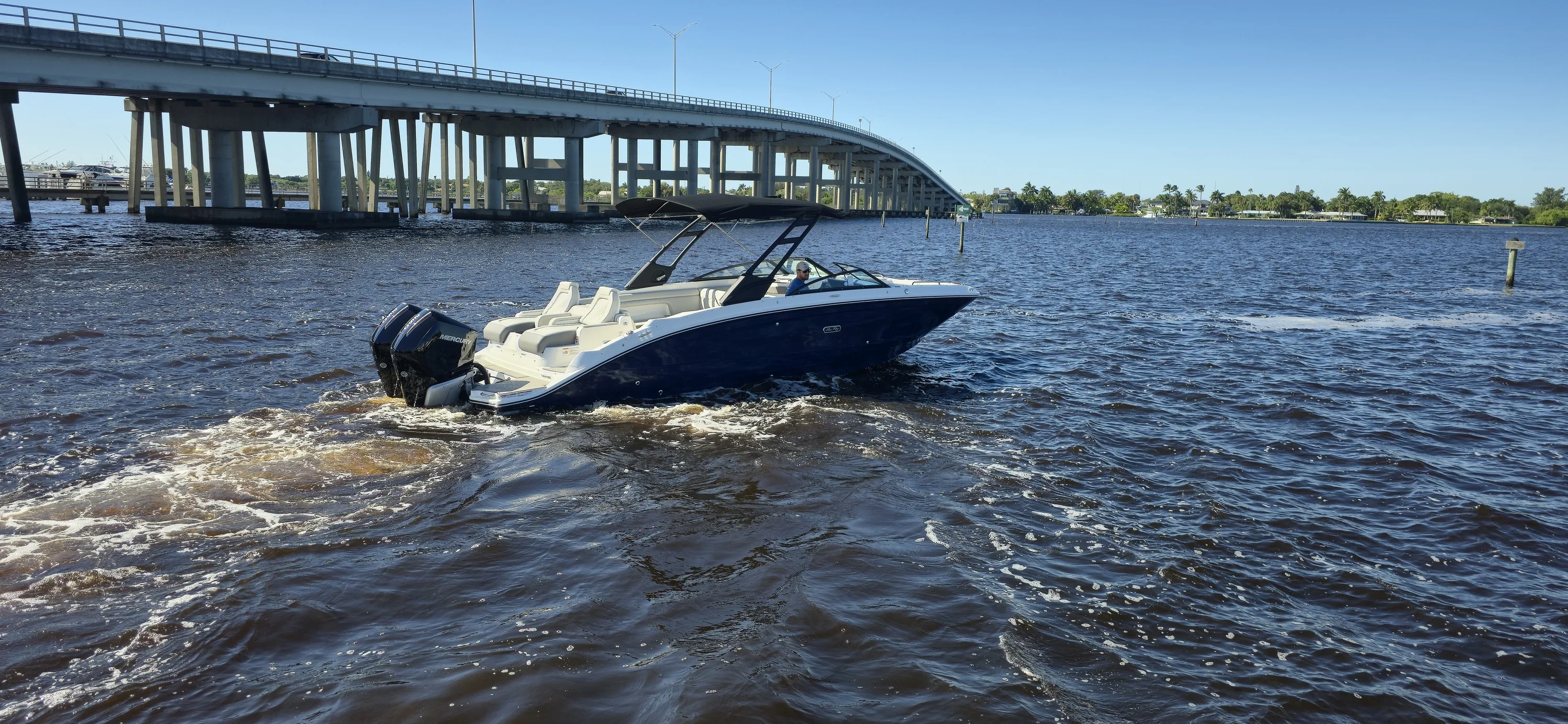 2026 Sea Ray SDX 290 Outboard Image Thumbnail #2