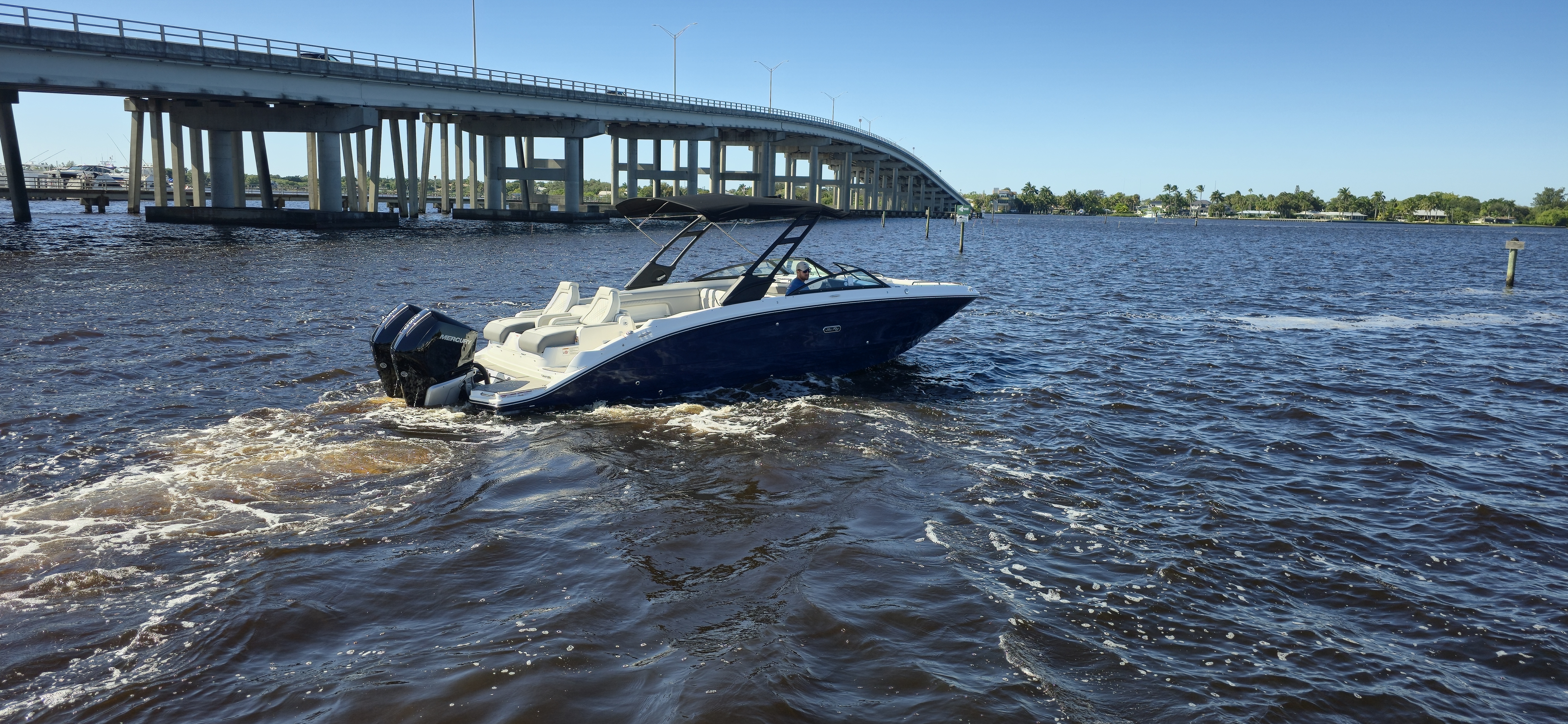 2026 Sea Ray SDX 290 Outboard Image Thumbnail #2