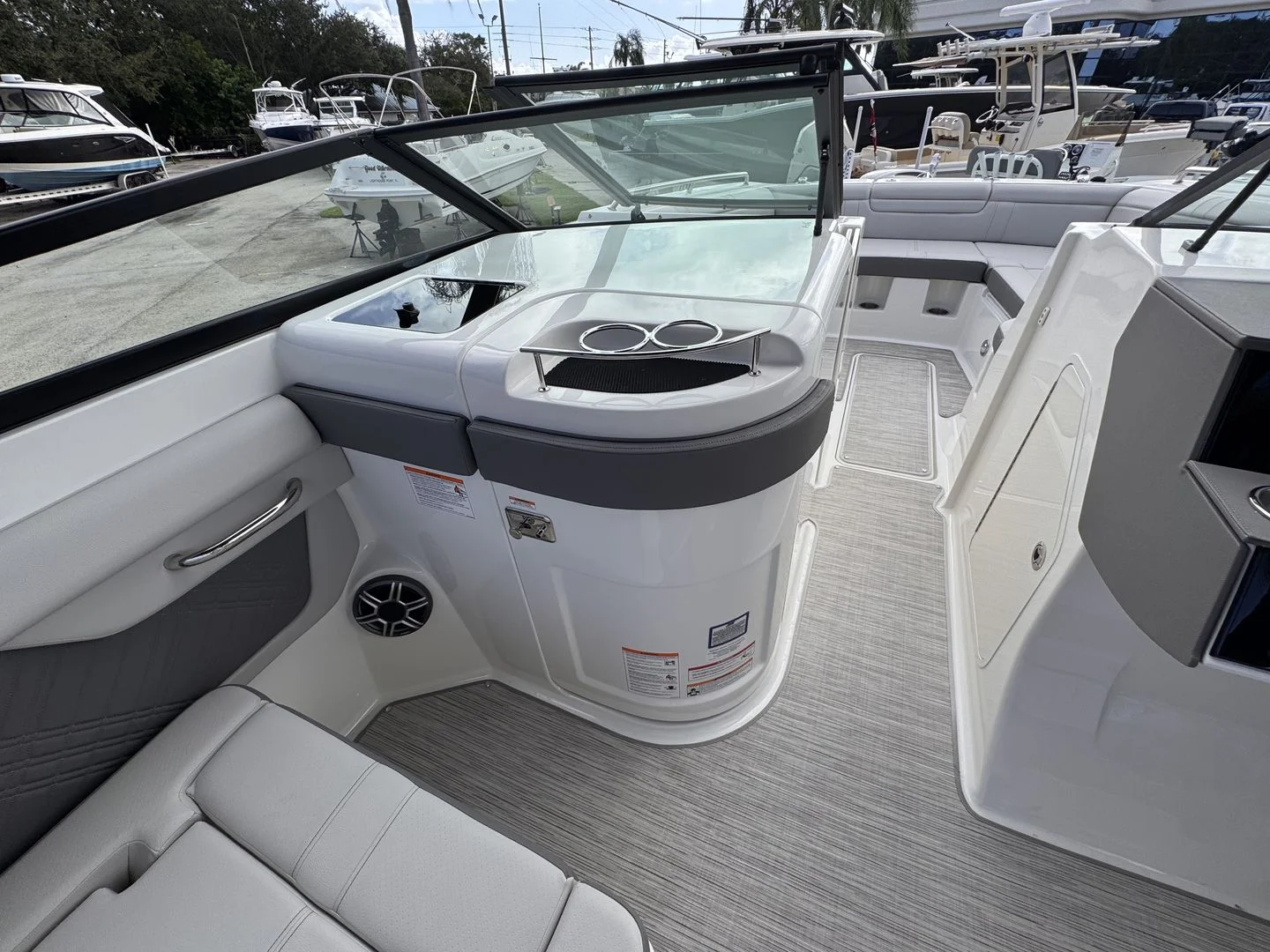 2026 Sea Ray SDX 290 Outboard Image Thumbnail #14