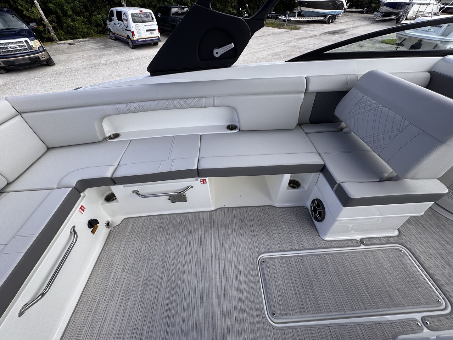 2026 Sea Ray SDX 290 Outboard Image Thumbnail #11