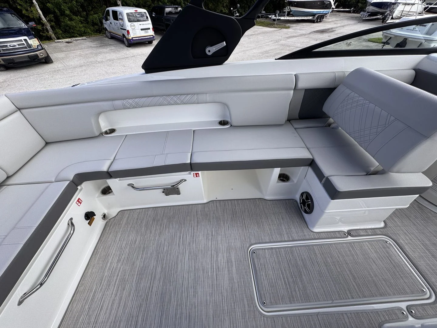 2026 Sea Ray SDX 290 Outboard Image Thumbnail #11