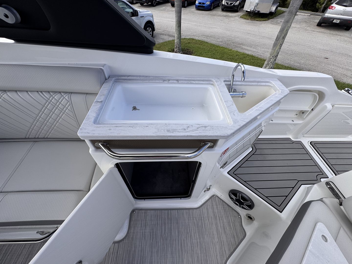 2026 Sea Ray SDX 290 Outboard Image Thumbnail #13